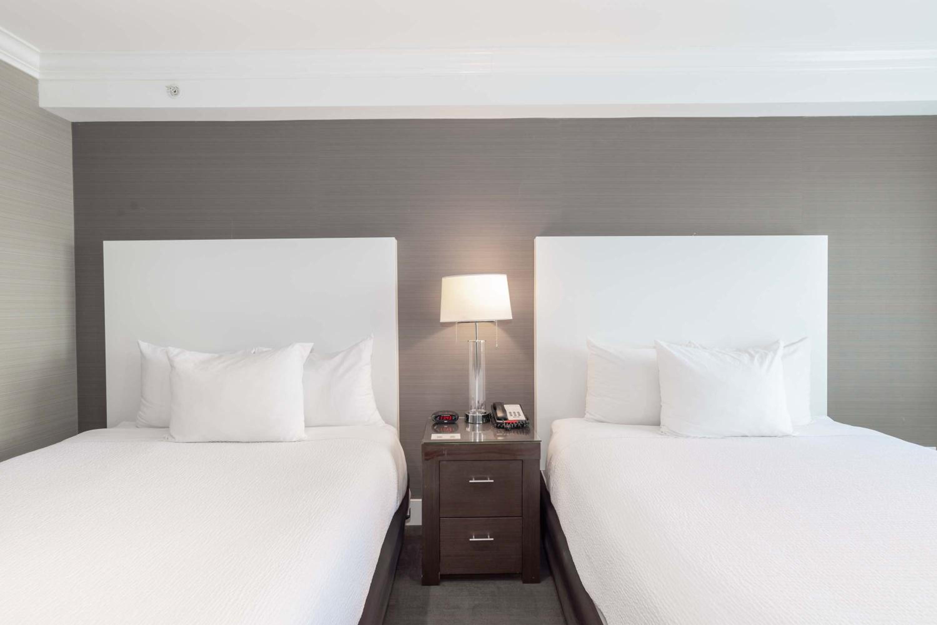 Standard Room, 2 Queen Beds photo 3