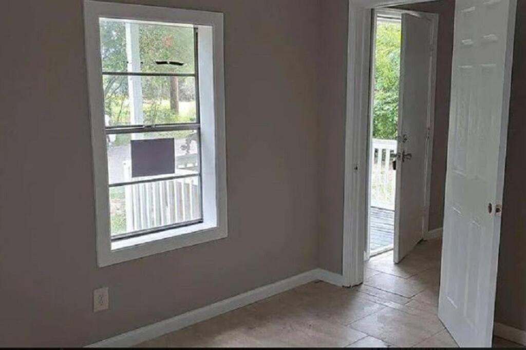 One-Bedroom House photo 1