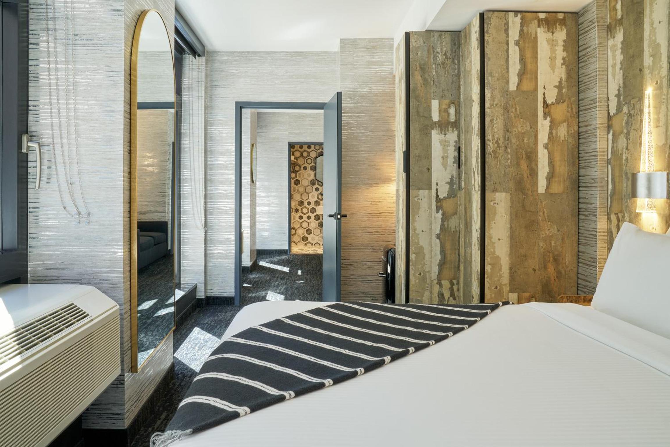 ADA Penthouse Suite thumbnail 6