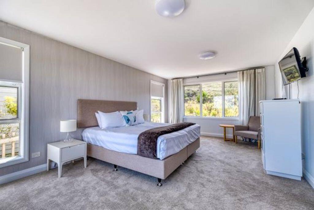 Three-Bedroom House photo 1