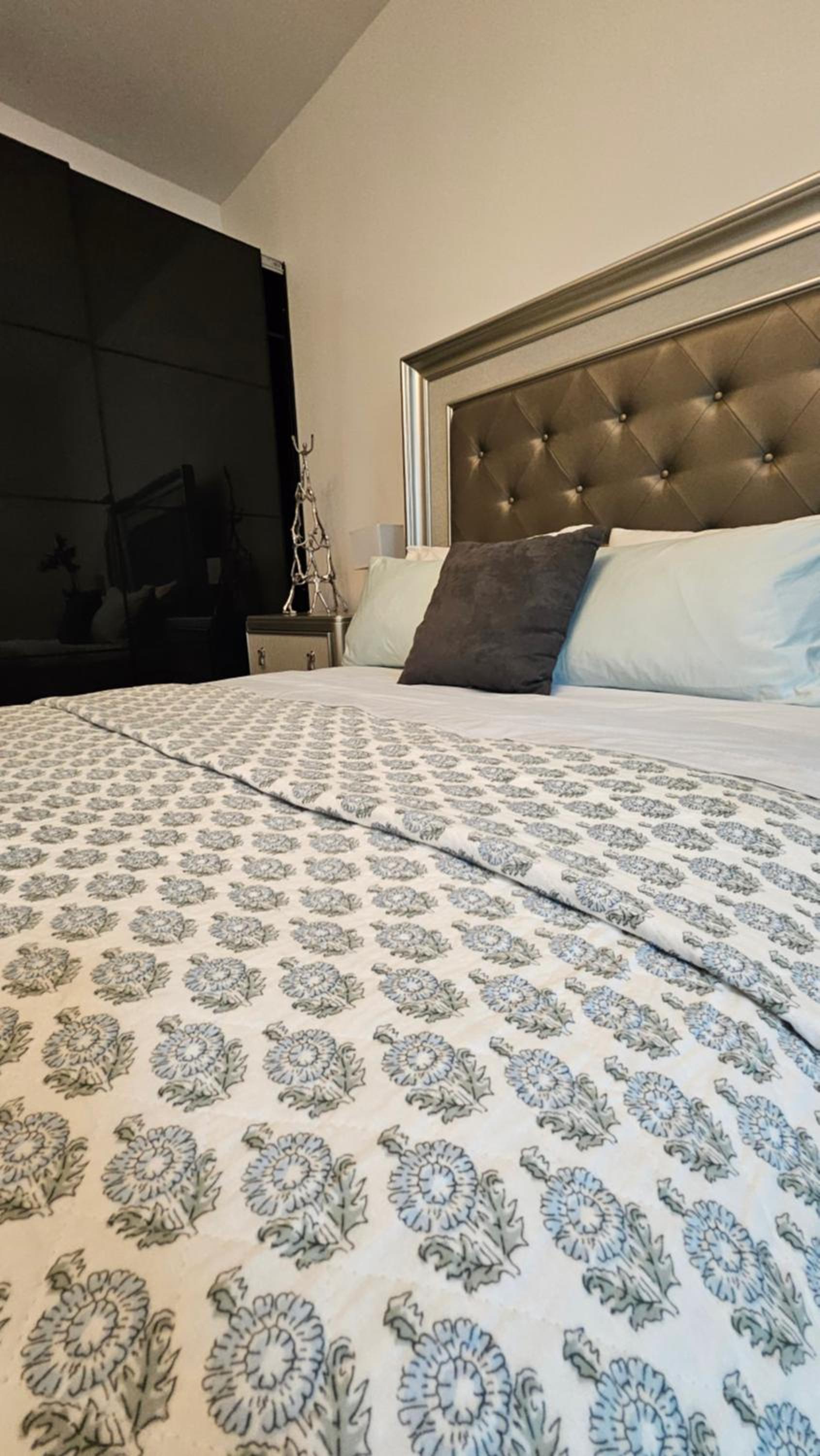 Queen Room photo 1