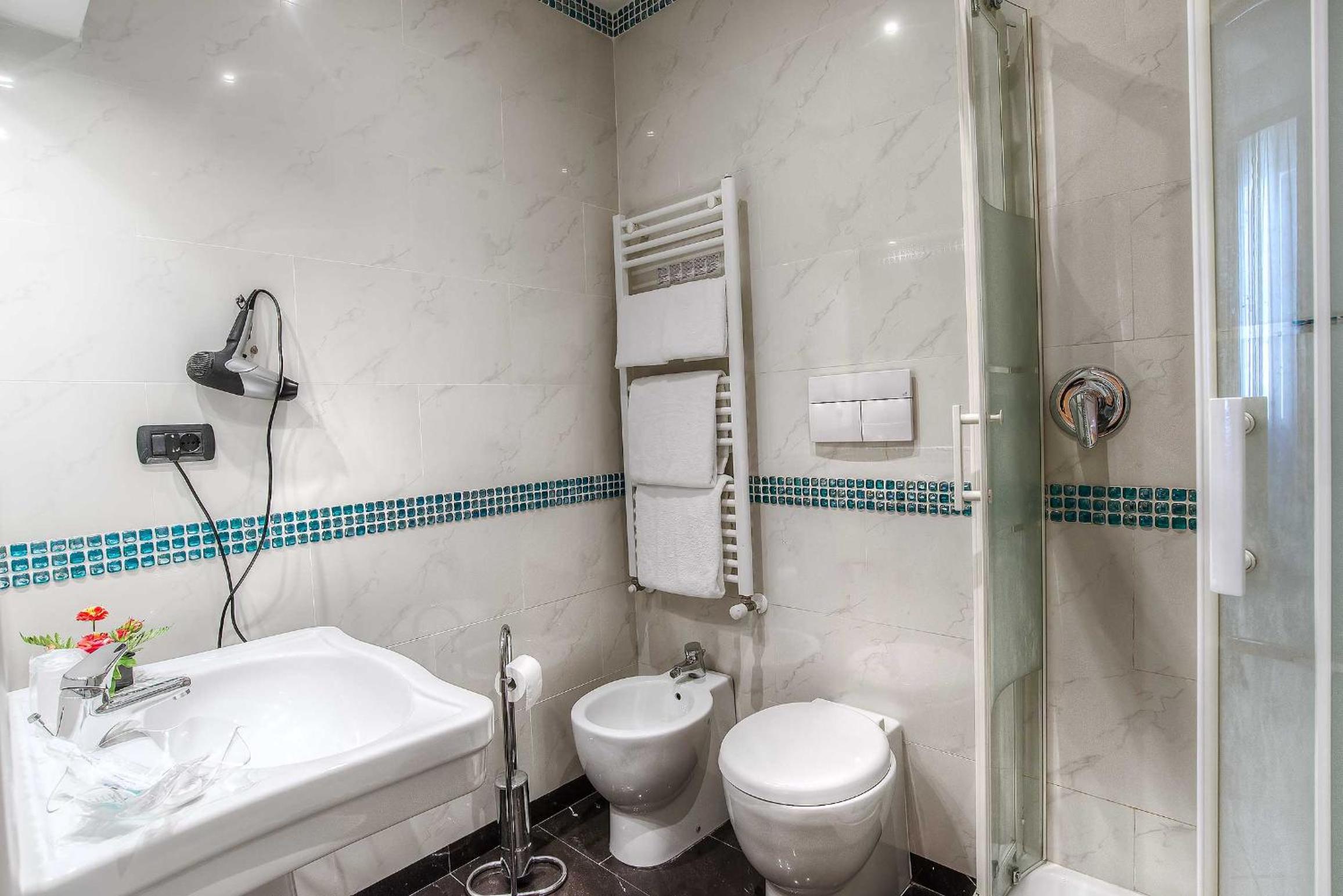 Double or Twin Room photo 3