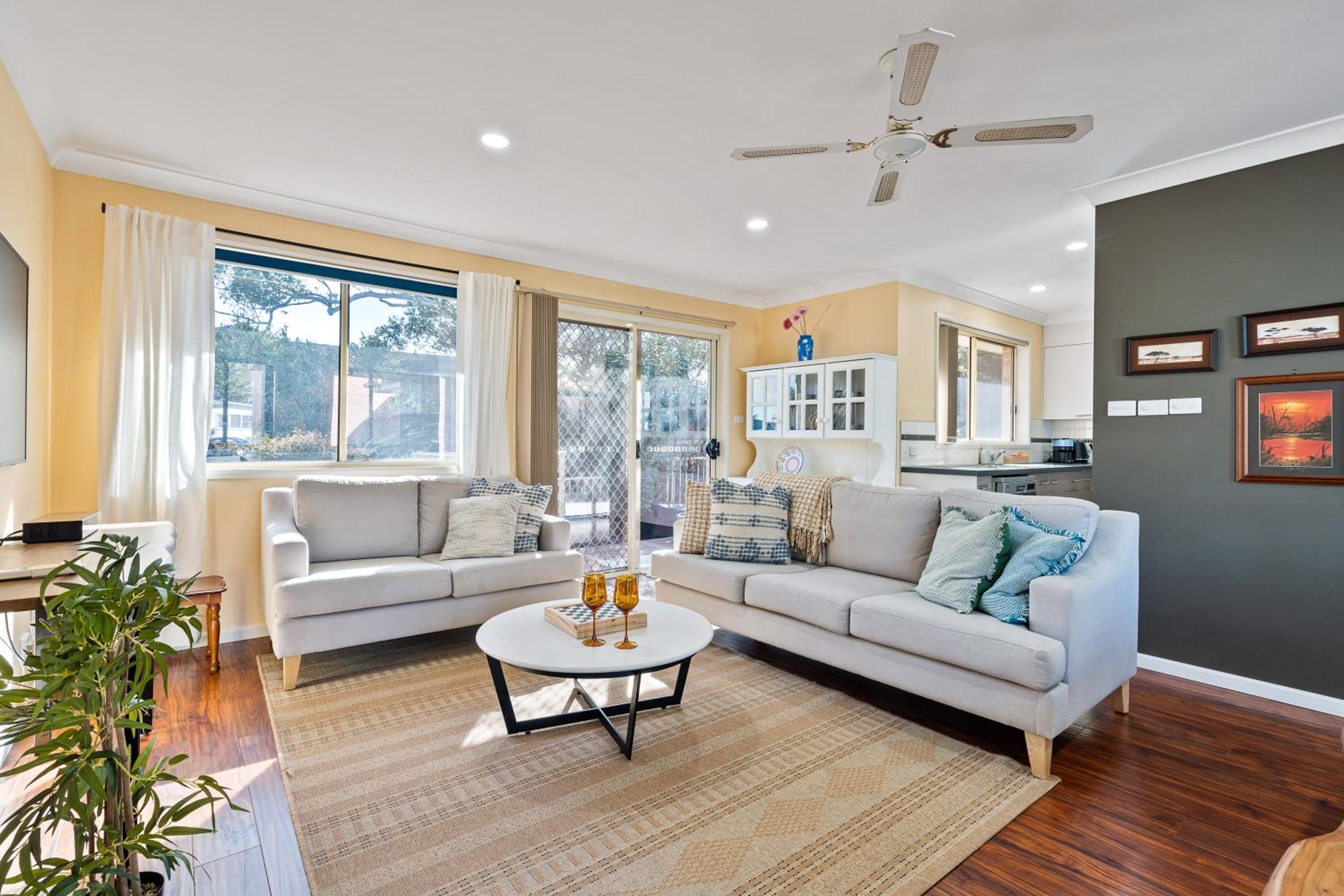 Three-Bedroom House photo 3