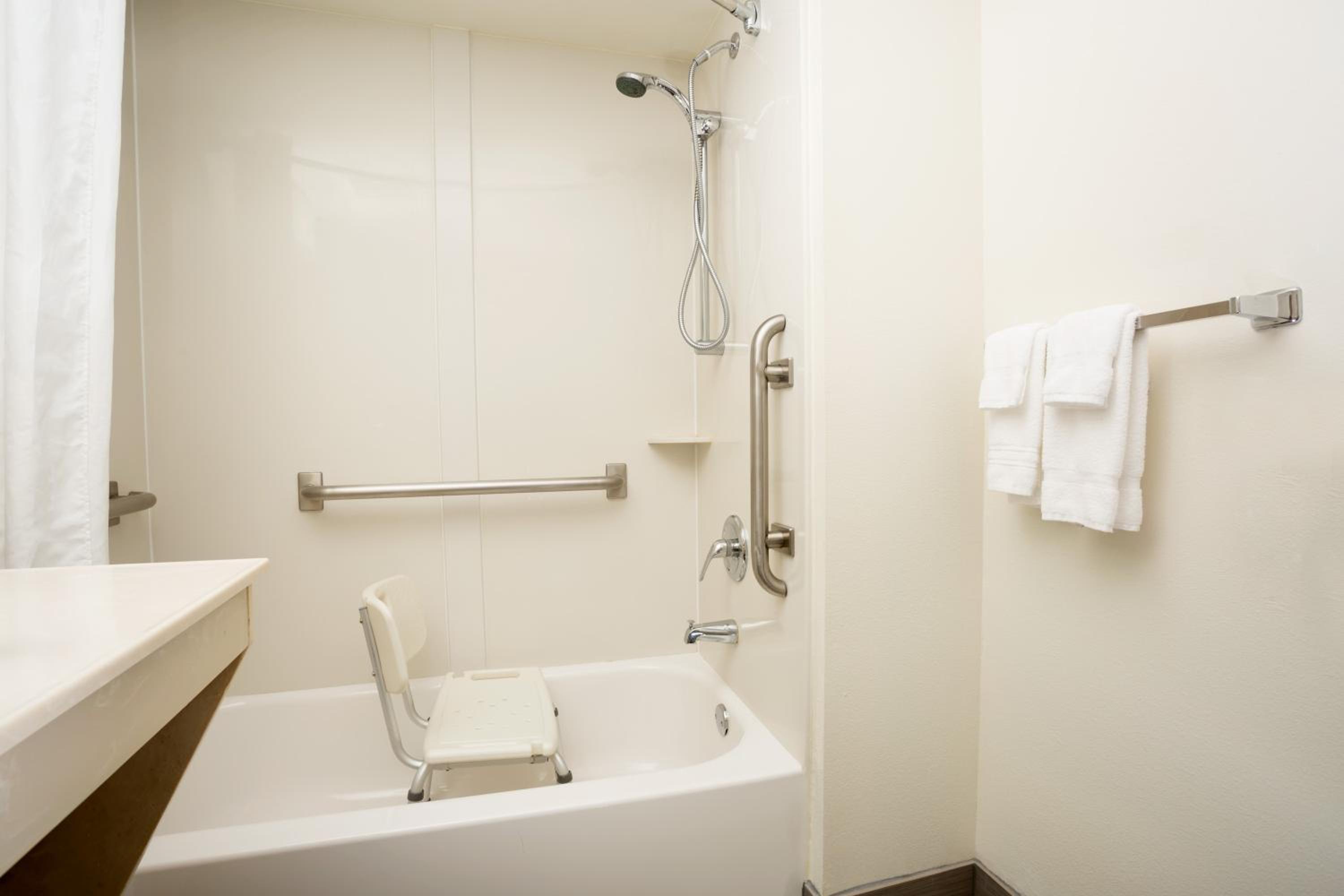 King Room - Disability Access - Non-Smoking - Photo 5