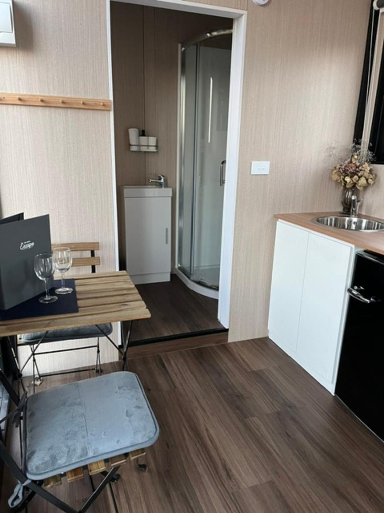 Mobile Home photo 2