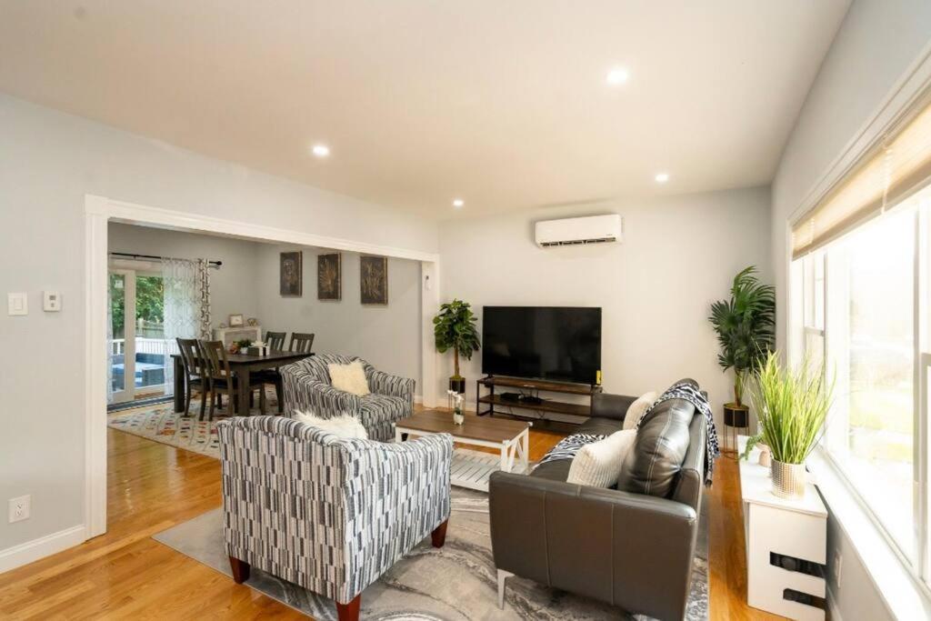 Three-Bedroom Apartment photo 2
