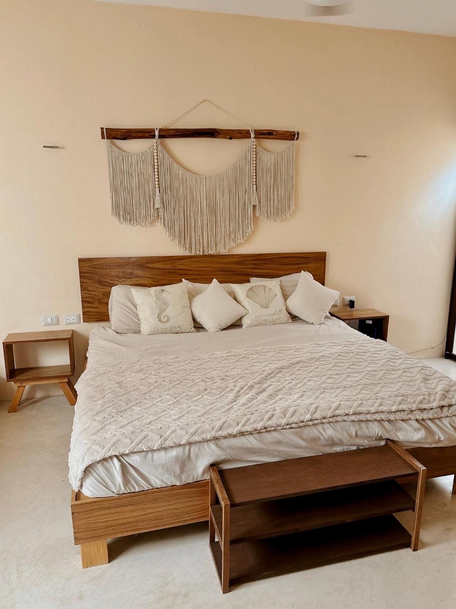 One-Bedroom House photo 1
