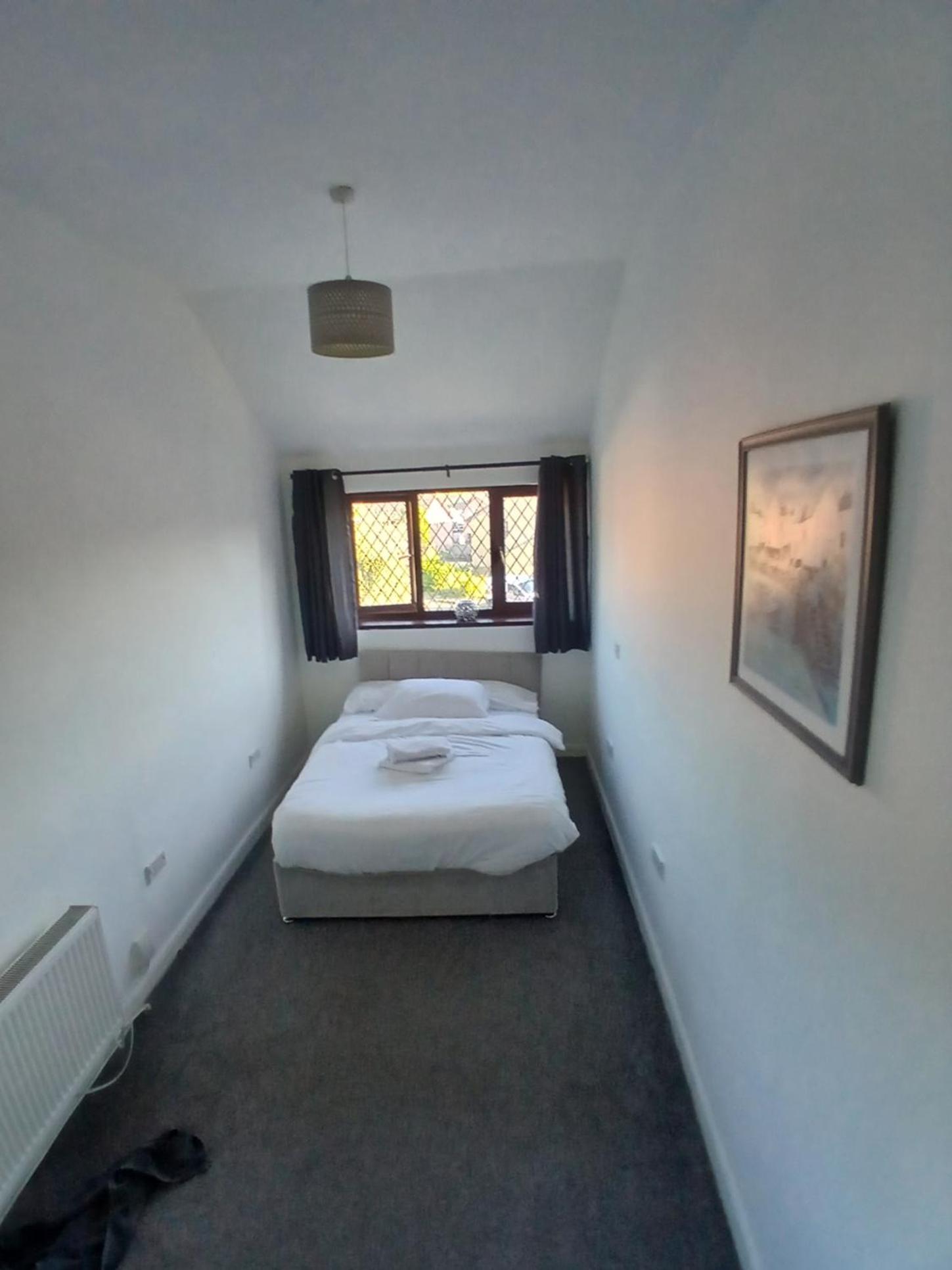 Six-Bedroom House photo 1