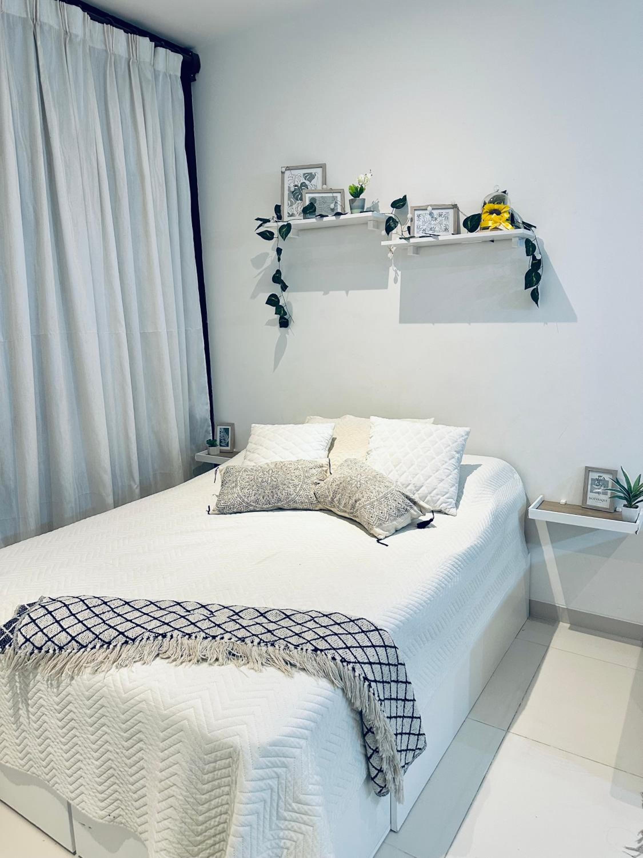 One-Bedroom Apartment photo 1