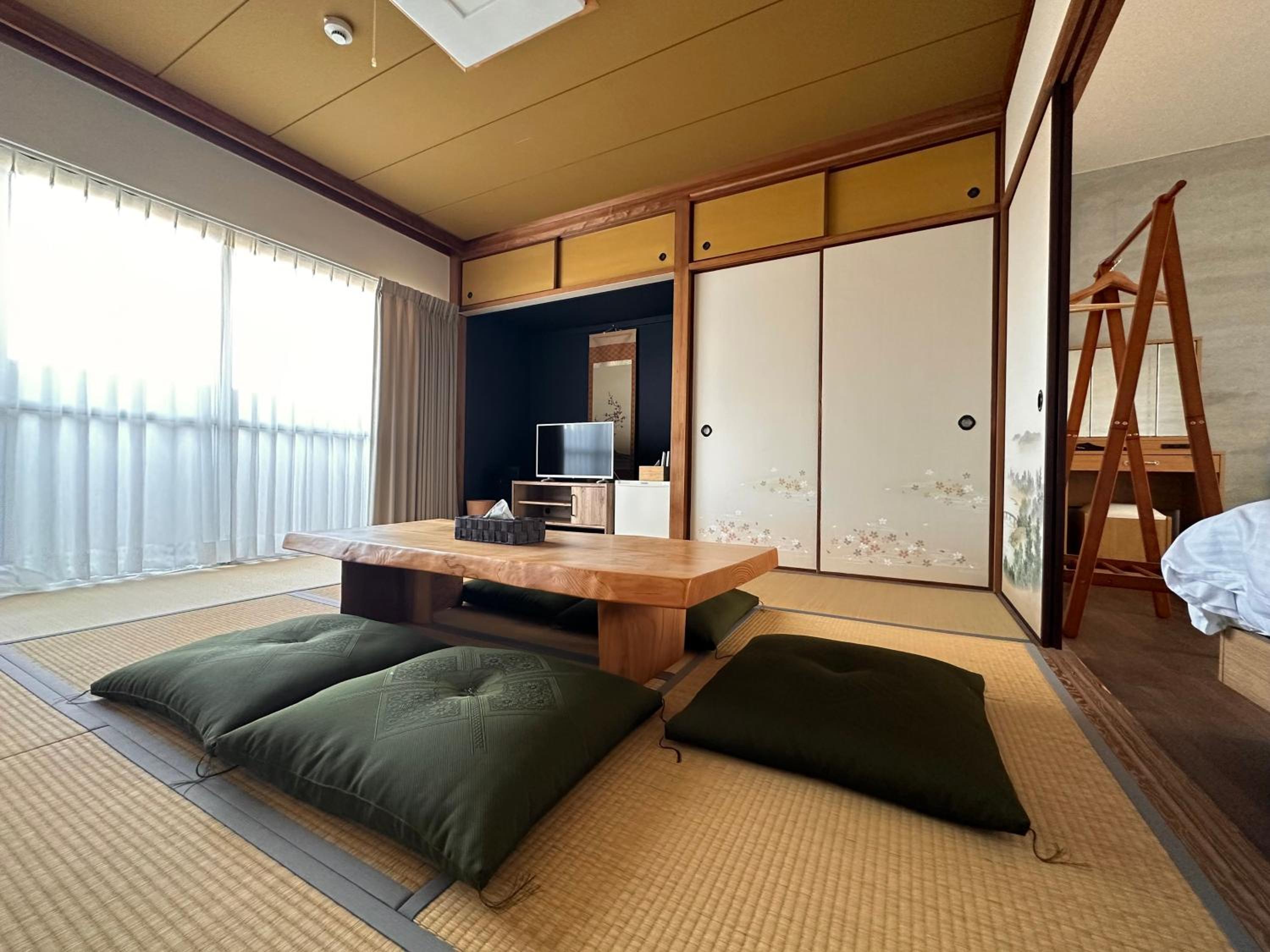 Family Room with Bathroom photo 1