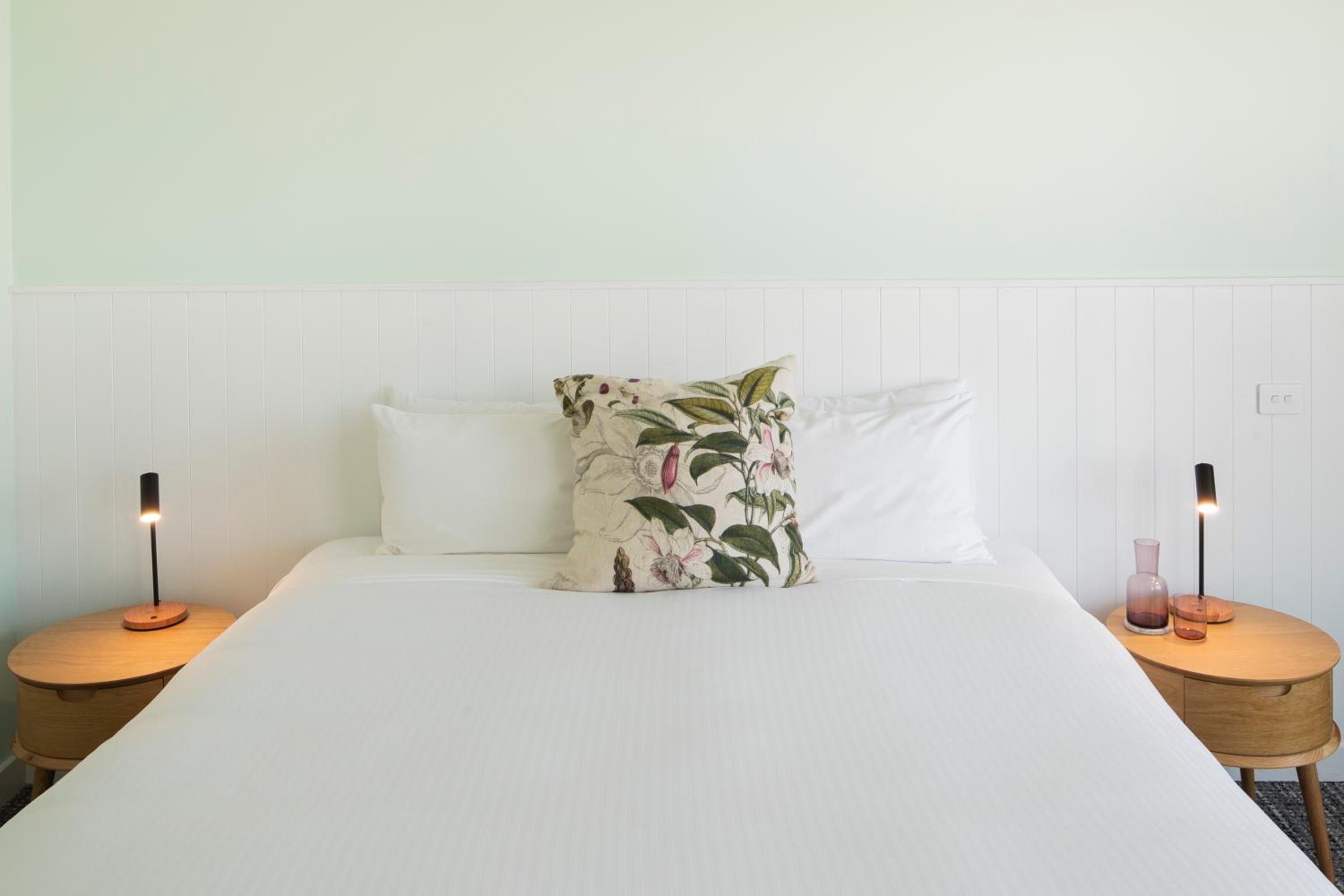 Accessible Superior Room with One King Bed - Photo 5