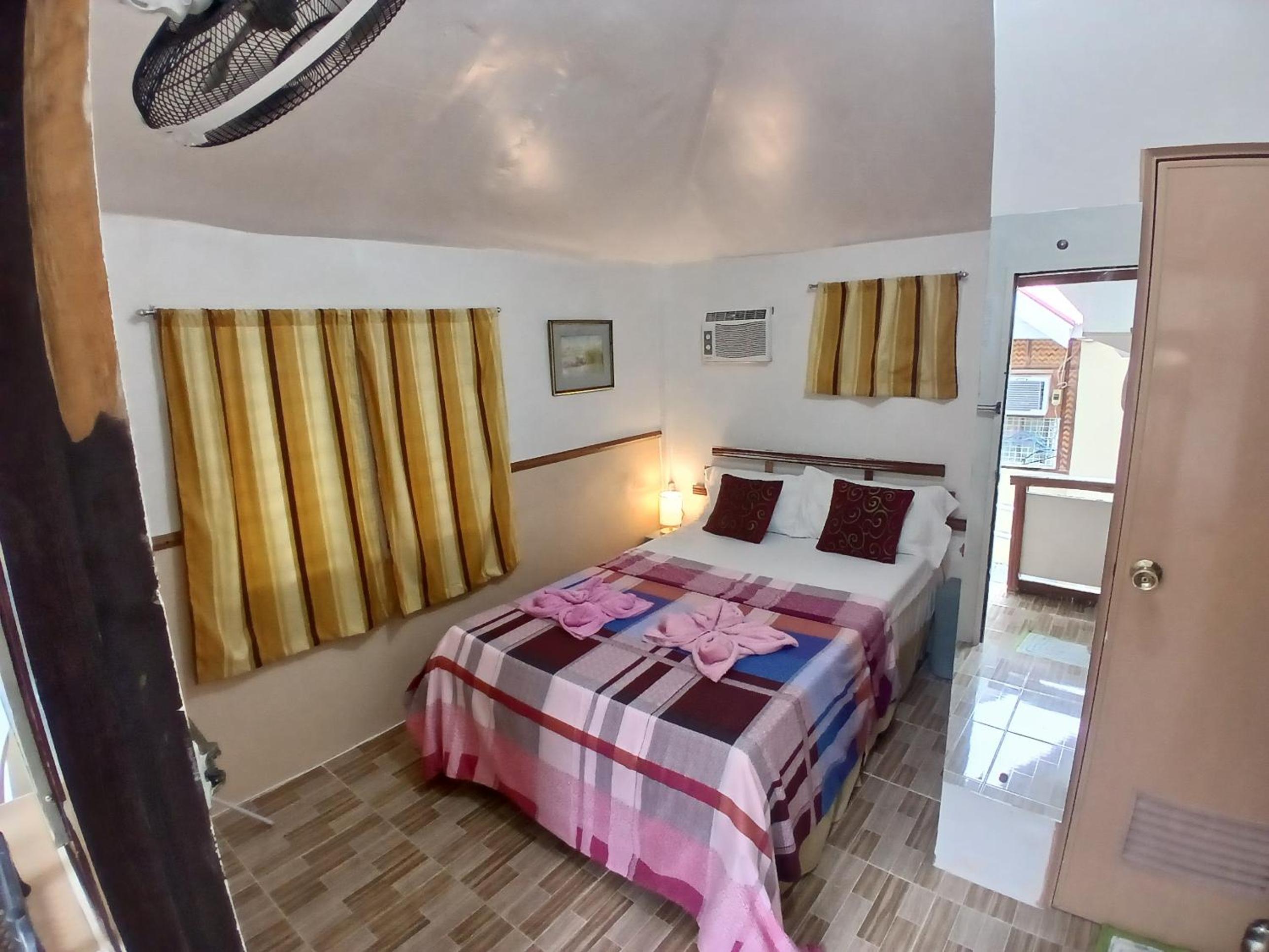 One-Bedroom Apartment - Photo 3