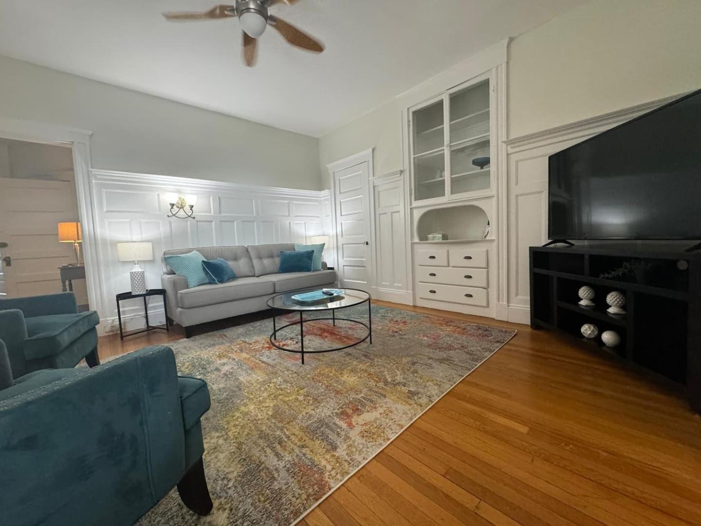 Three-Bedroom Apartment photo 1
