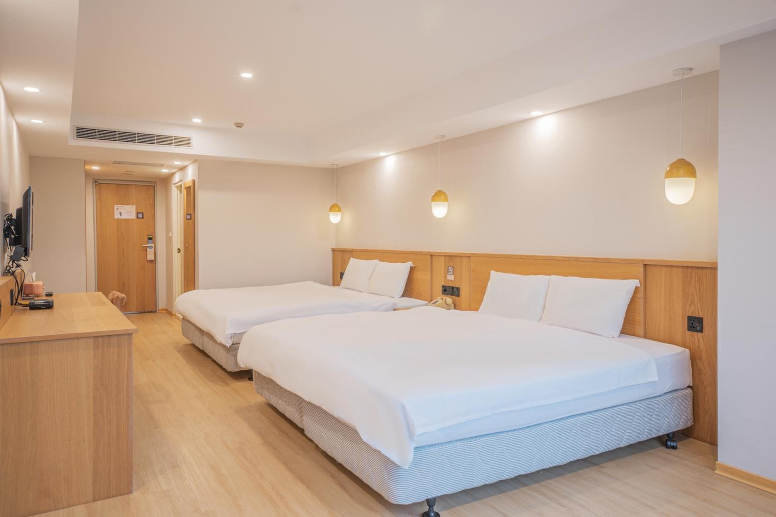 Deluxe Quadruple Room - Photo 4