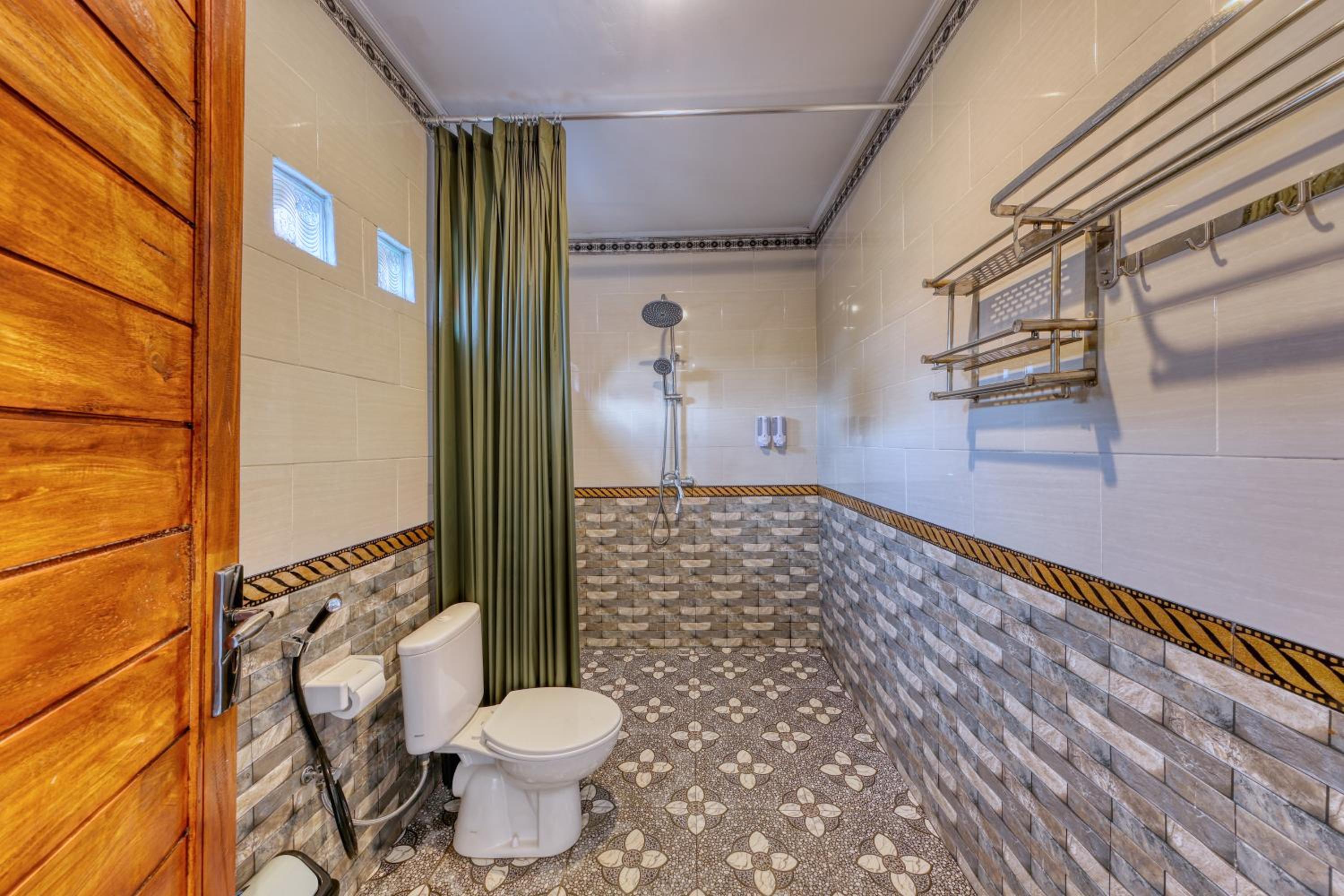 Double Room with Pool View - Photo 8