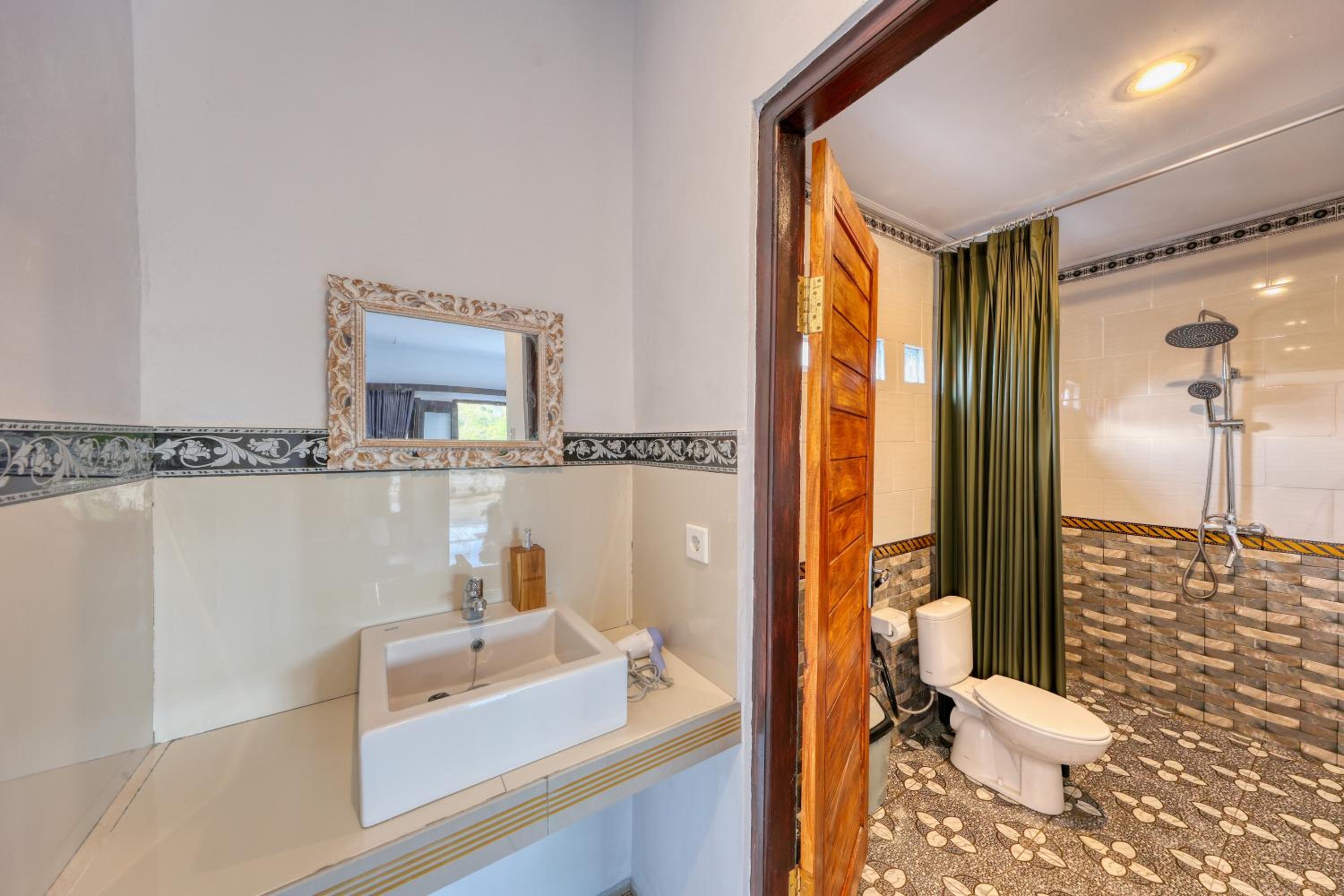 Double Room with Pool View - Photo 11