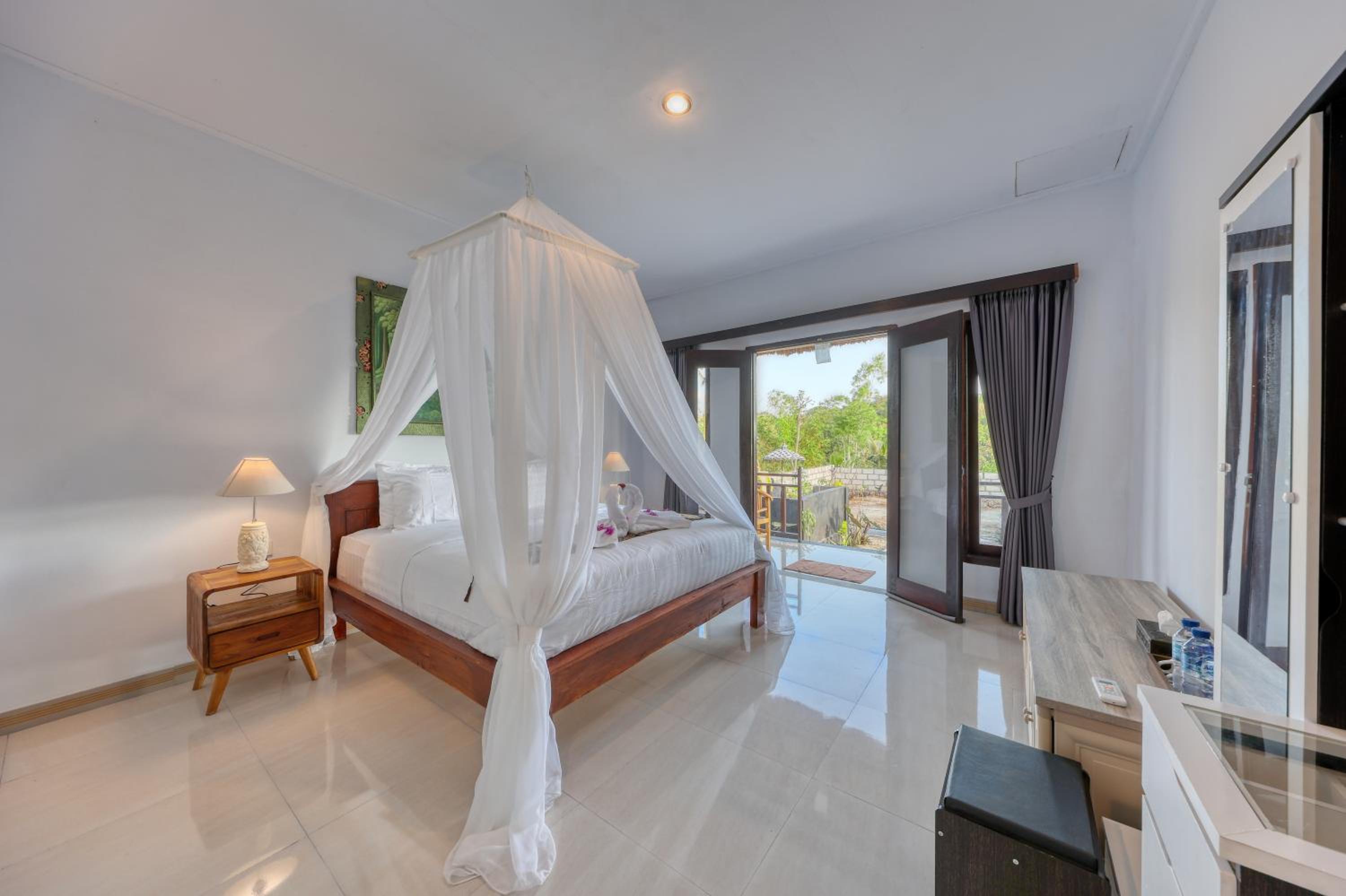 Double Room with Pool View - Photo 17