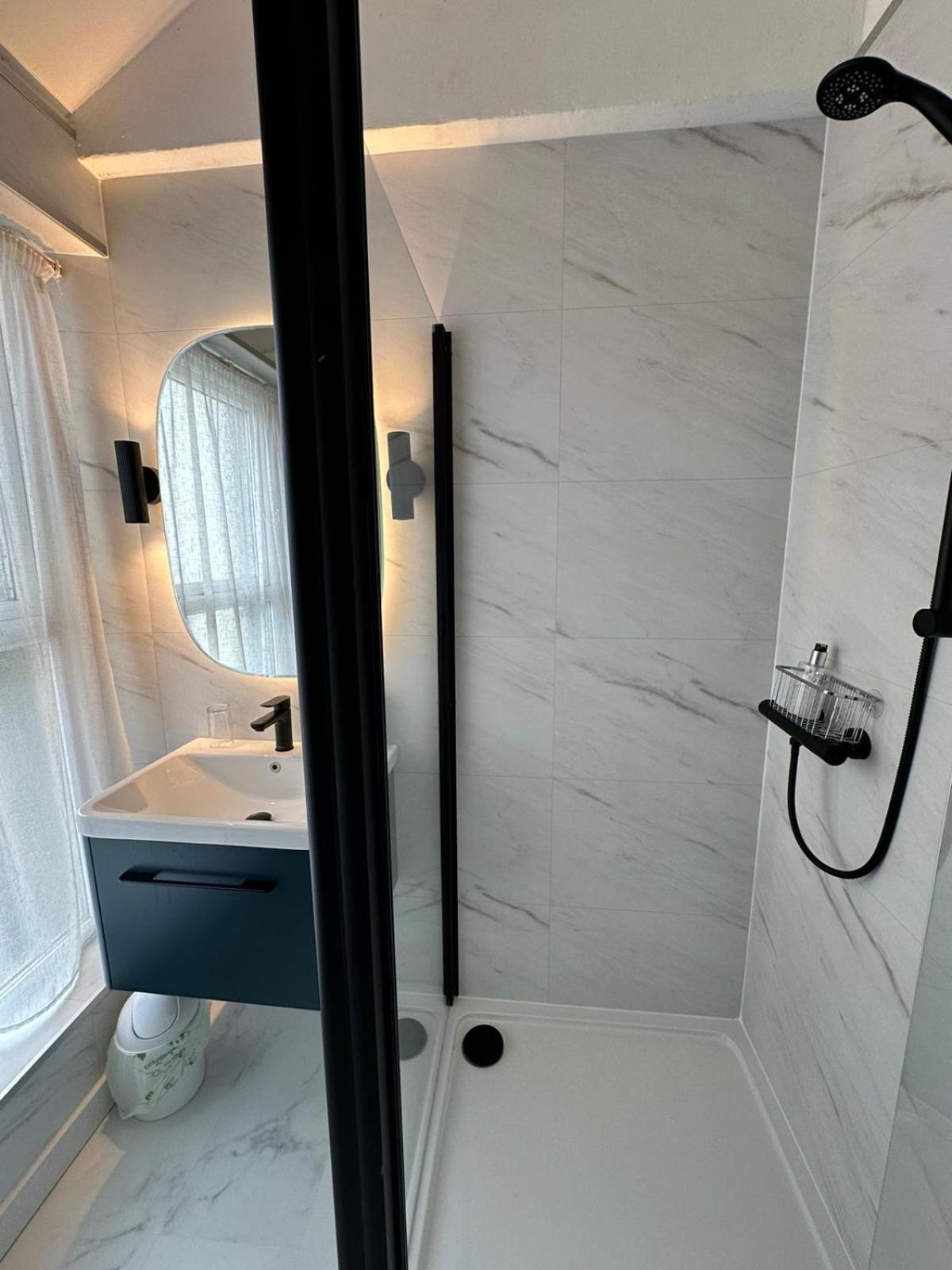 Large Double or Twin Room photo 2