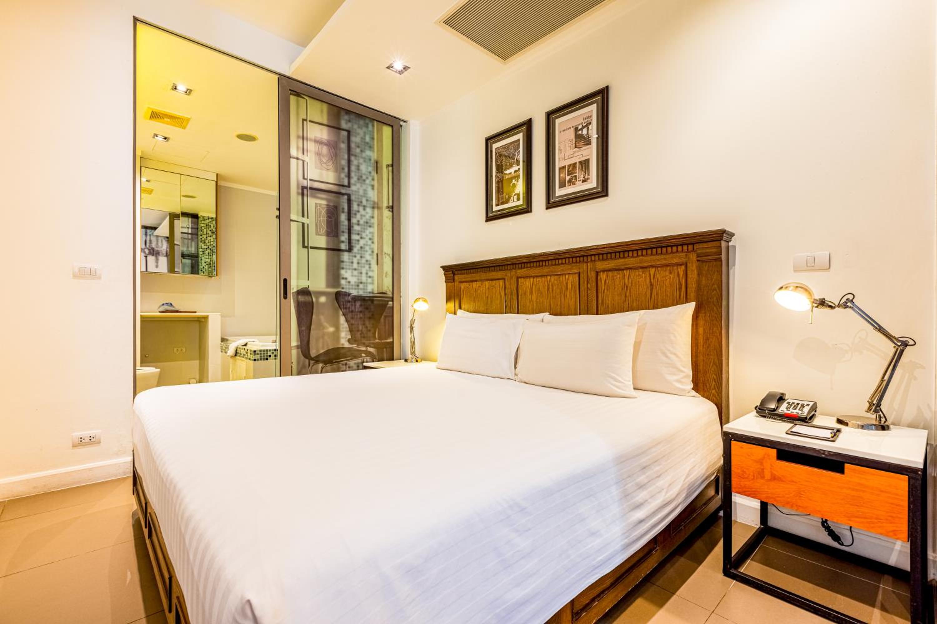 Club Suite King Bed