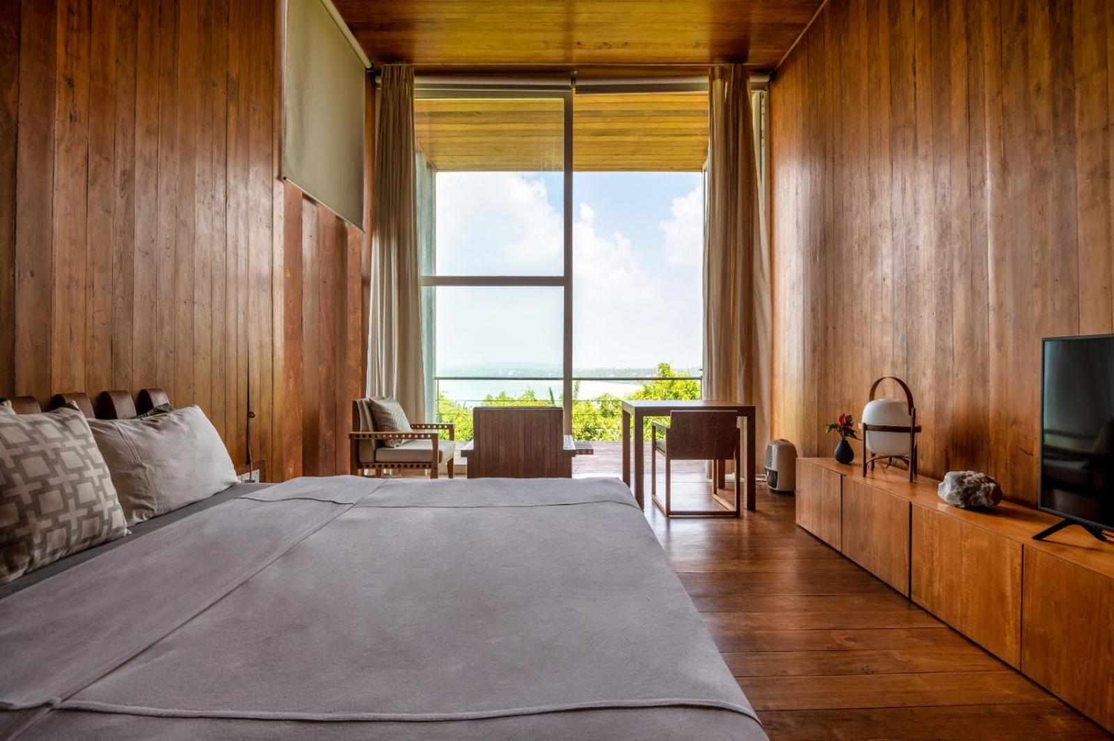 Deluxe Suite with Sea View