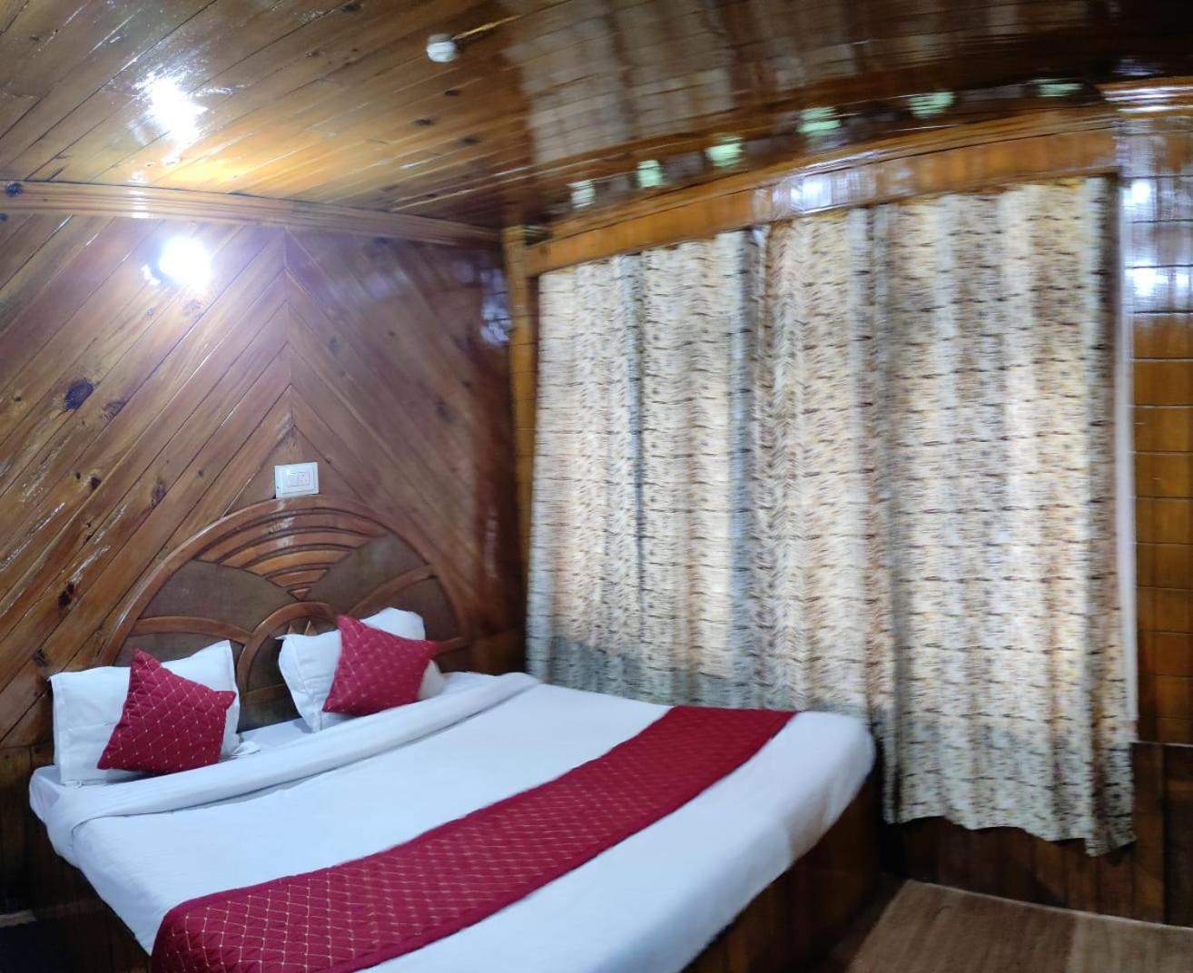 Double Room With Private Bathroom photo 2
