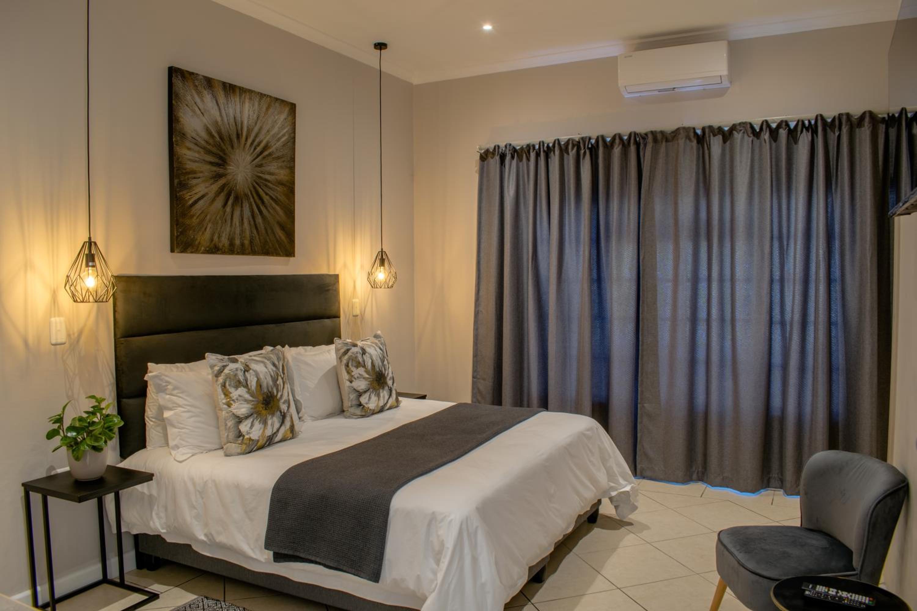 Standard King Room - Photo 1
