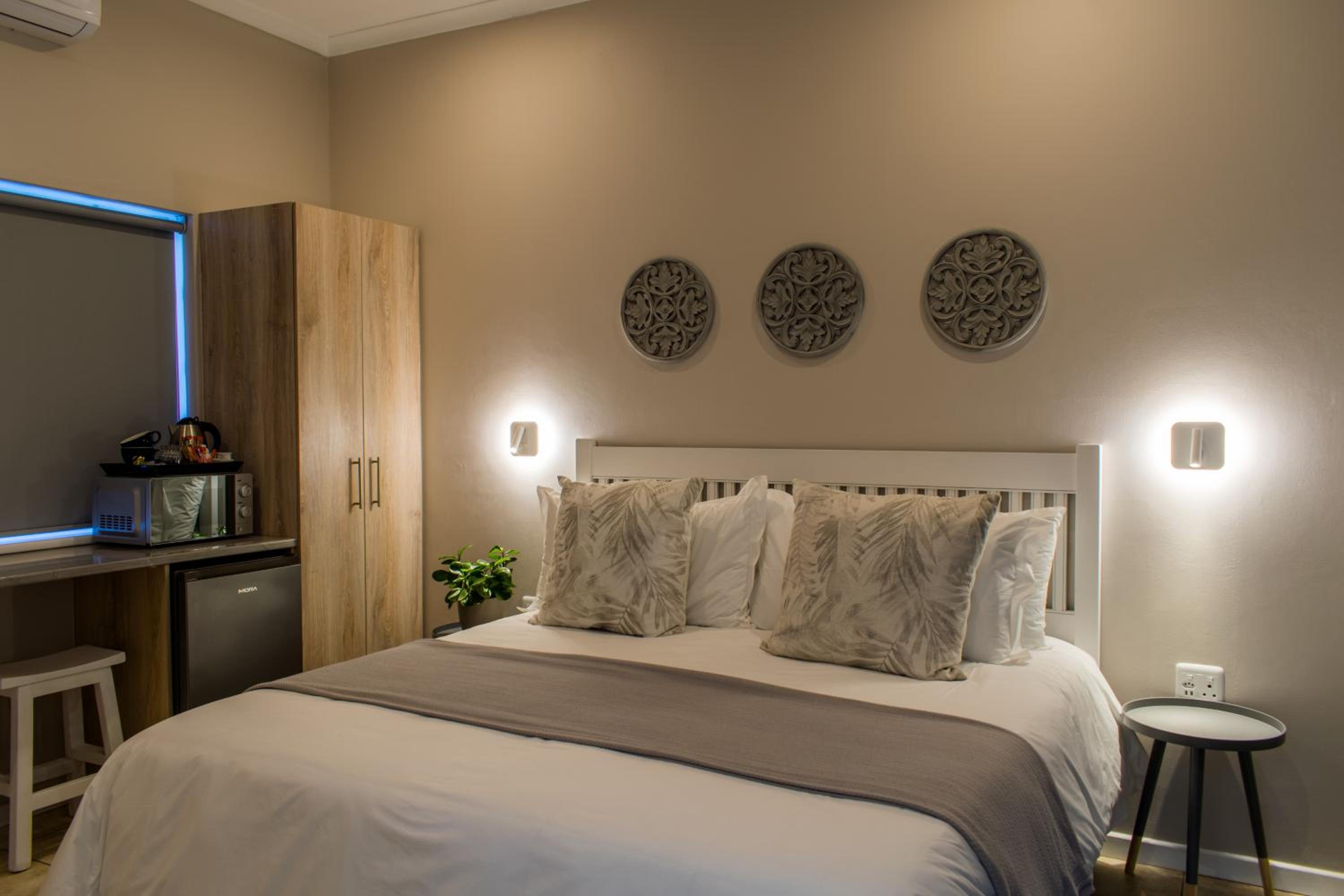 Basic King Room - Photo 1