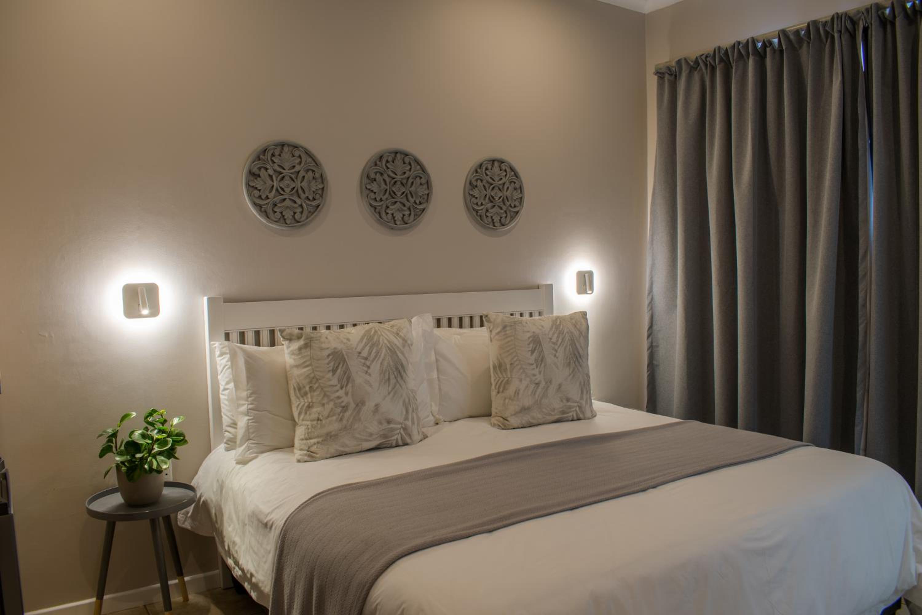 Basic King Room - Photo 2