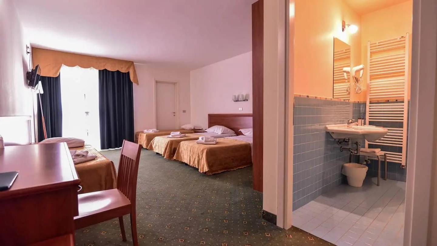 Standard Quadruple Room - Photo 1
