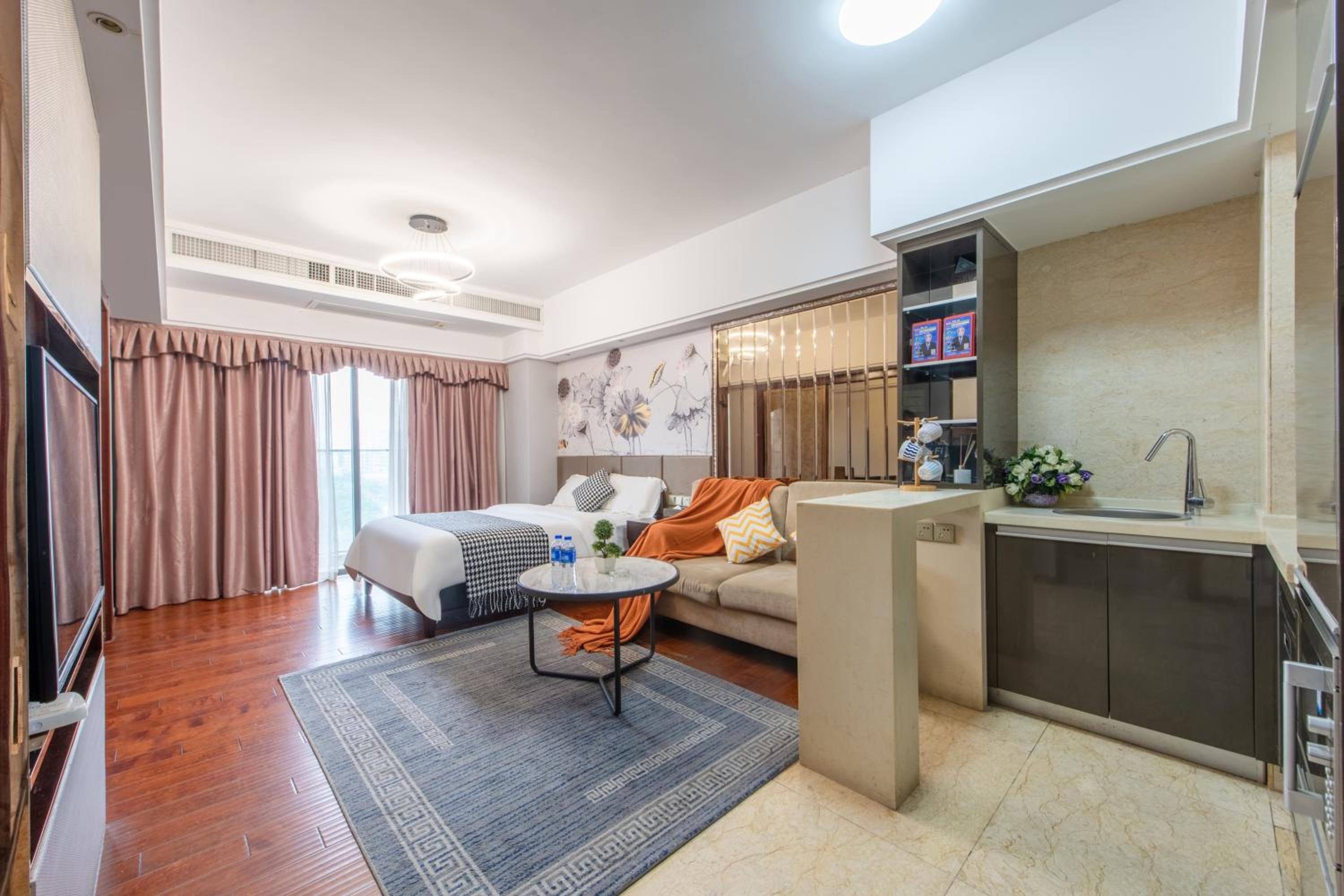  Deluxe Queen Room with City View photo 2