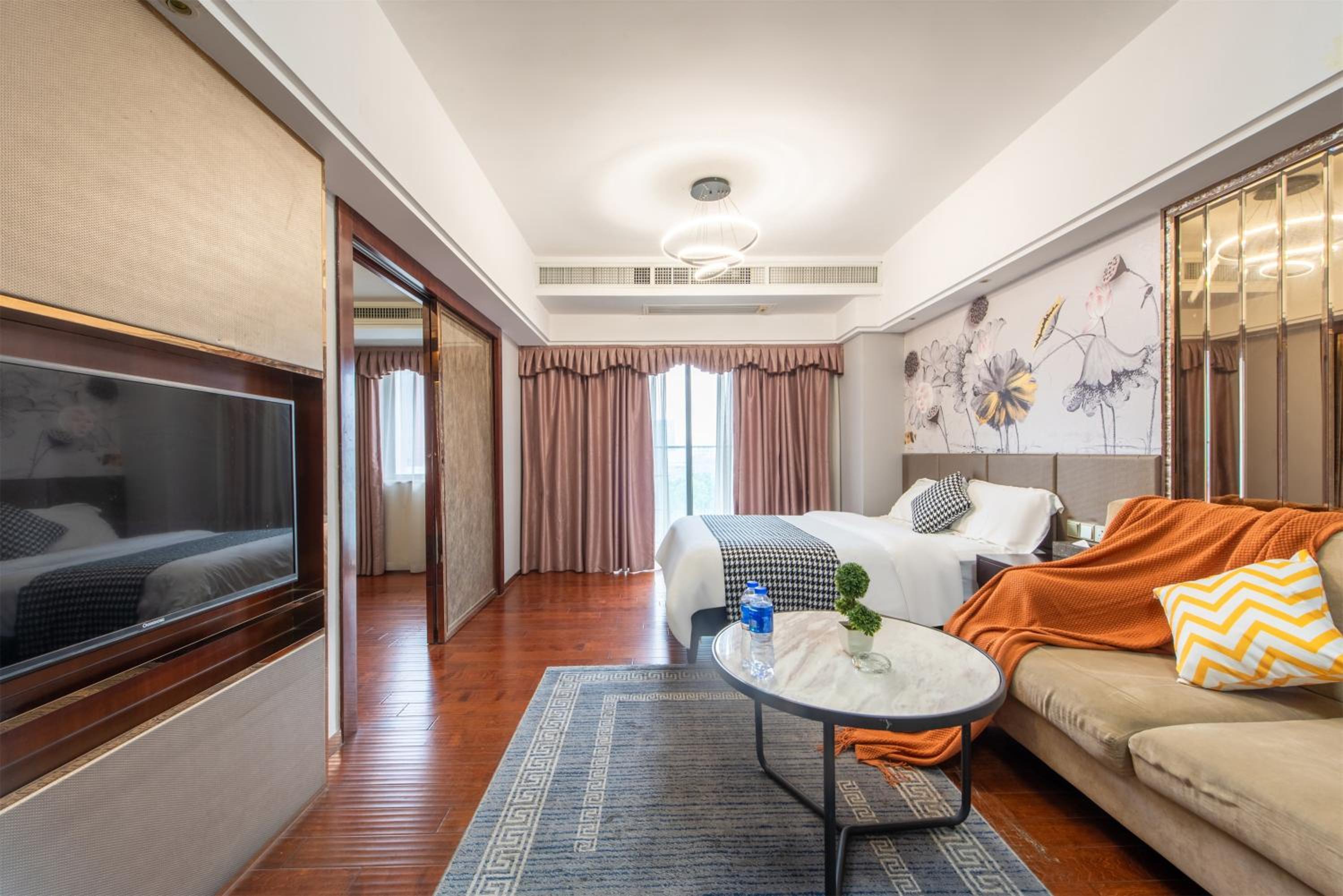  Deluxe Queen Room with City View photo 1