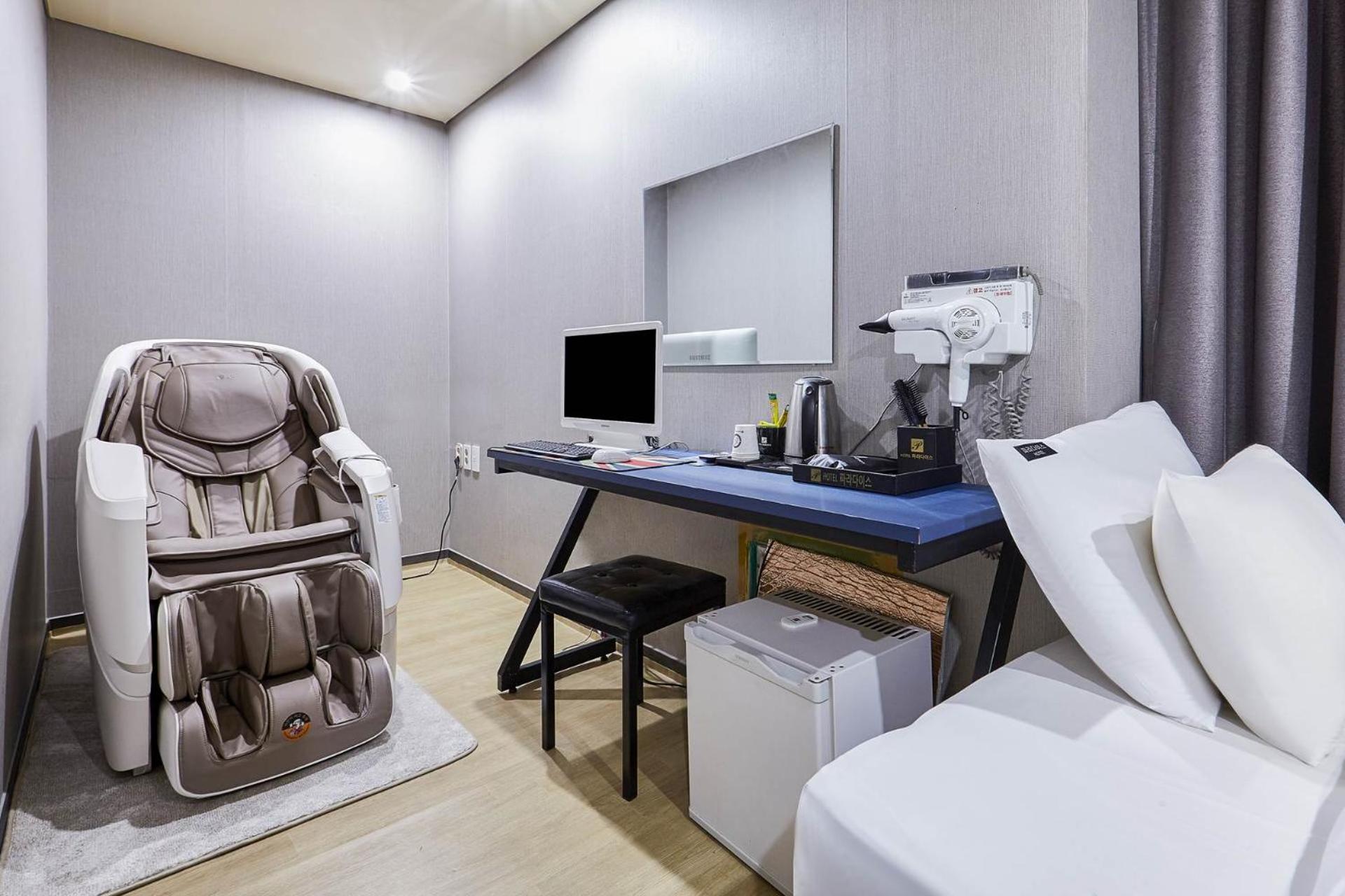 Large Twin Room