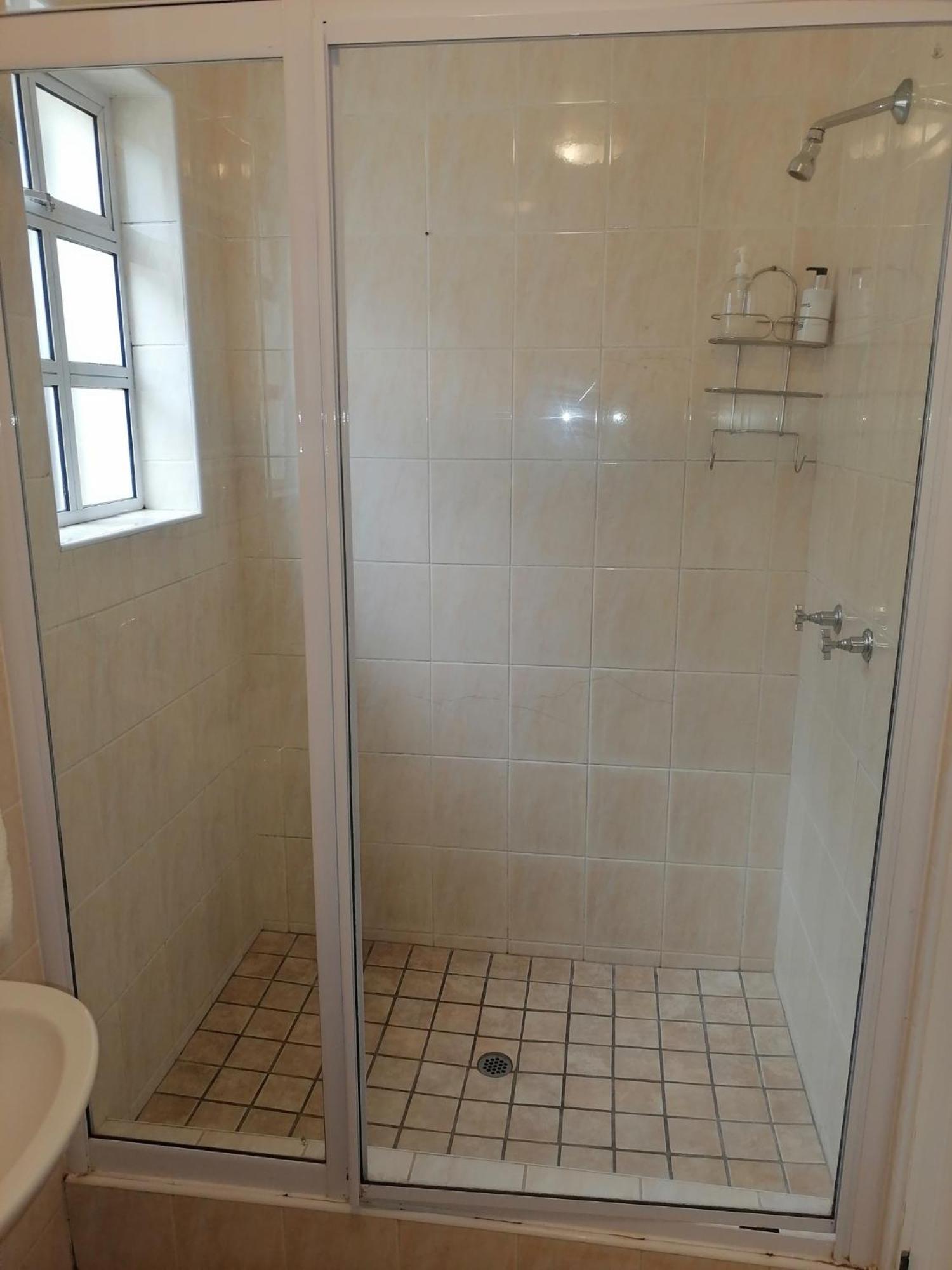 Basic King Room - Photo 3