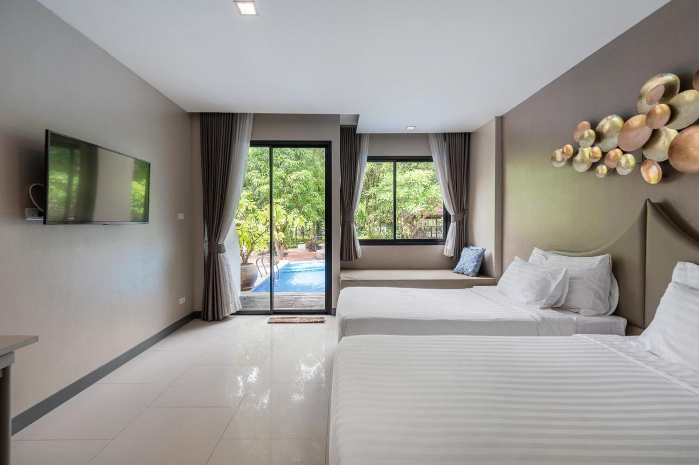 Deluxe Double Room with Pool Access - Photo 5