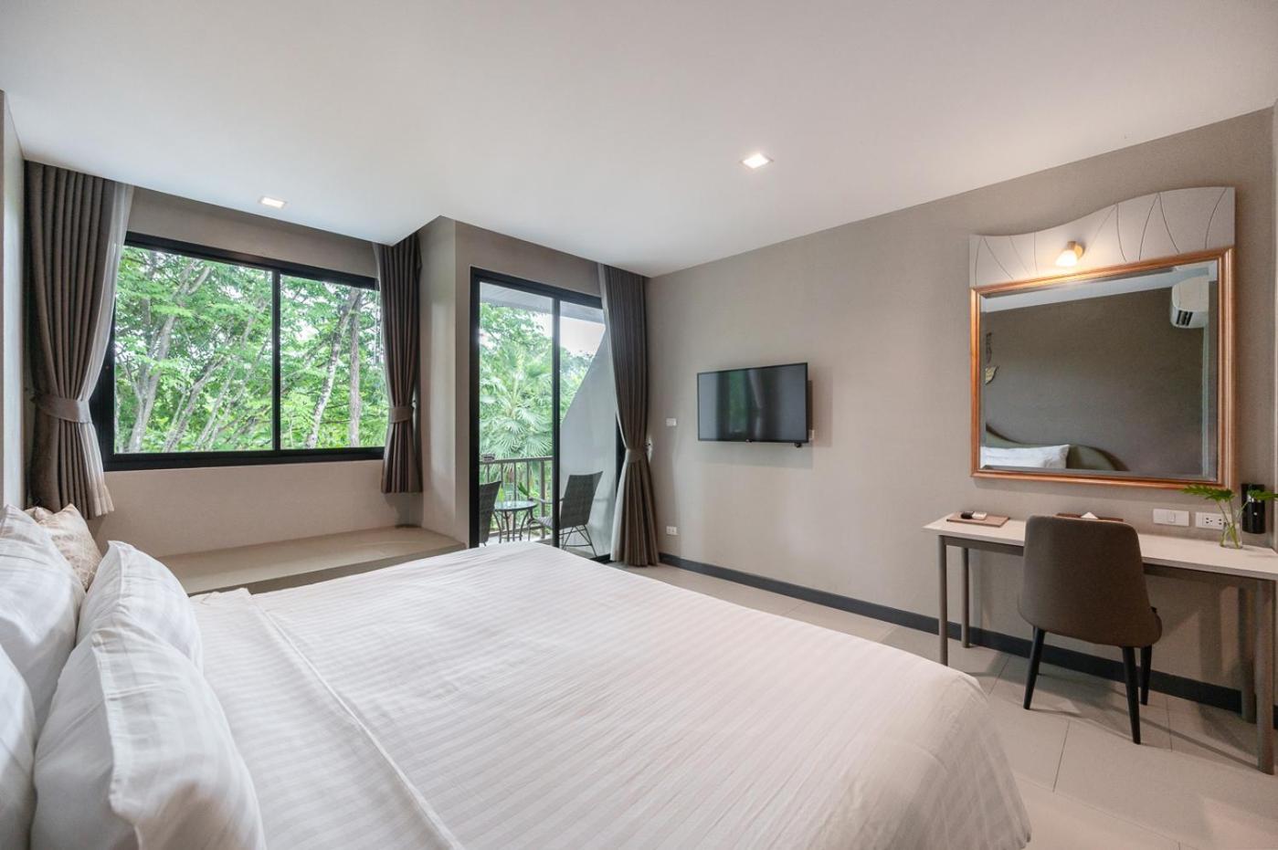 Deluxe Double Room with Pool View - Photo 3