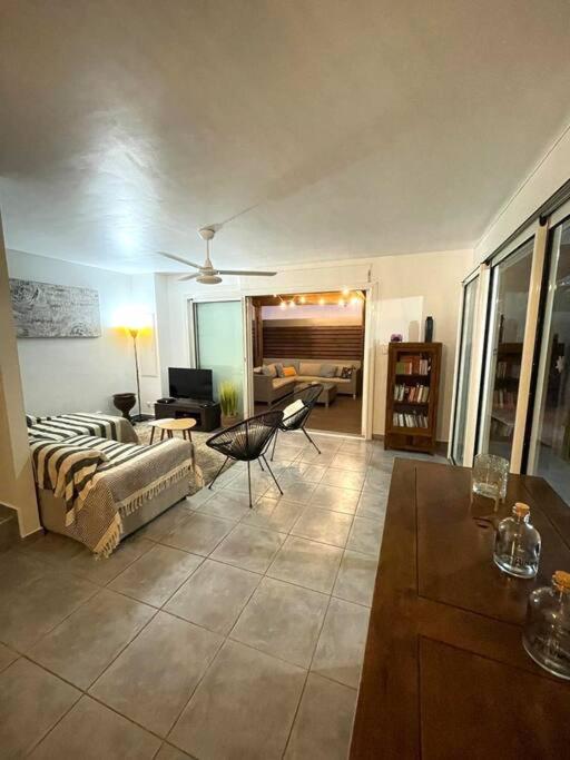 Three-Bedroom House photo 3