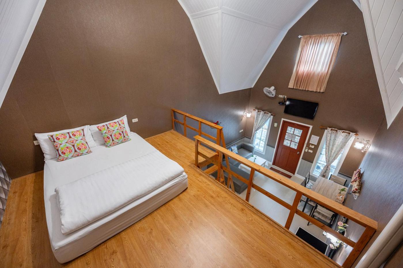 Duplex Quadruple Room - Photo 7