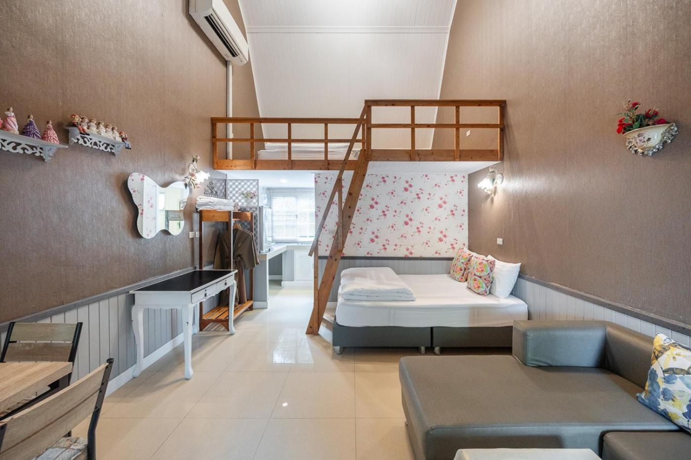 Duplex Quadruple Room - Photo 8