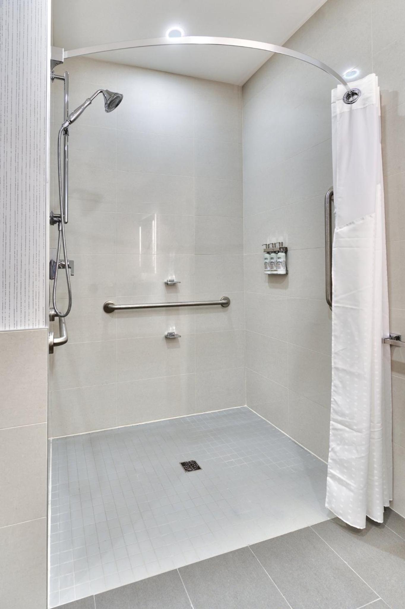 Standard King Room with Mobility Accessible Roll-In Shower photo 2