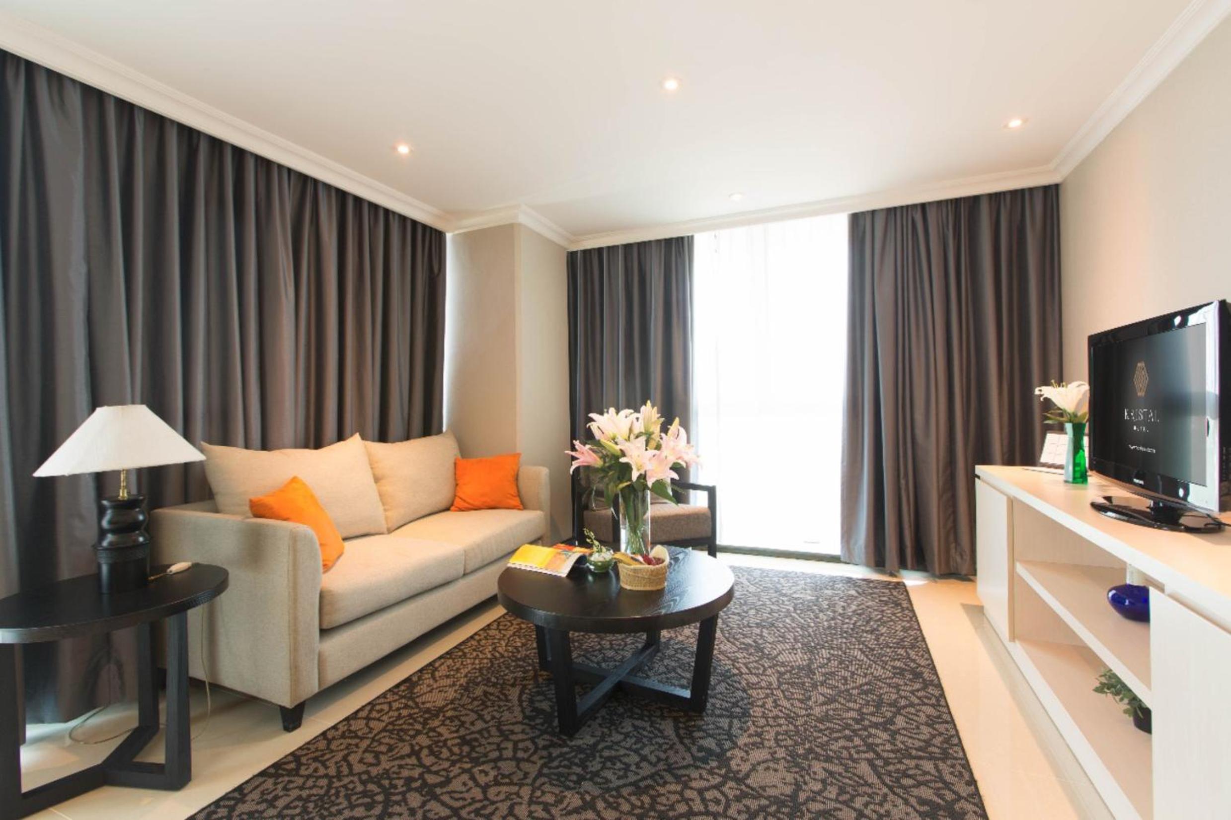 Two-Bedroom Deluxe Apartment with Street Garden View