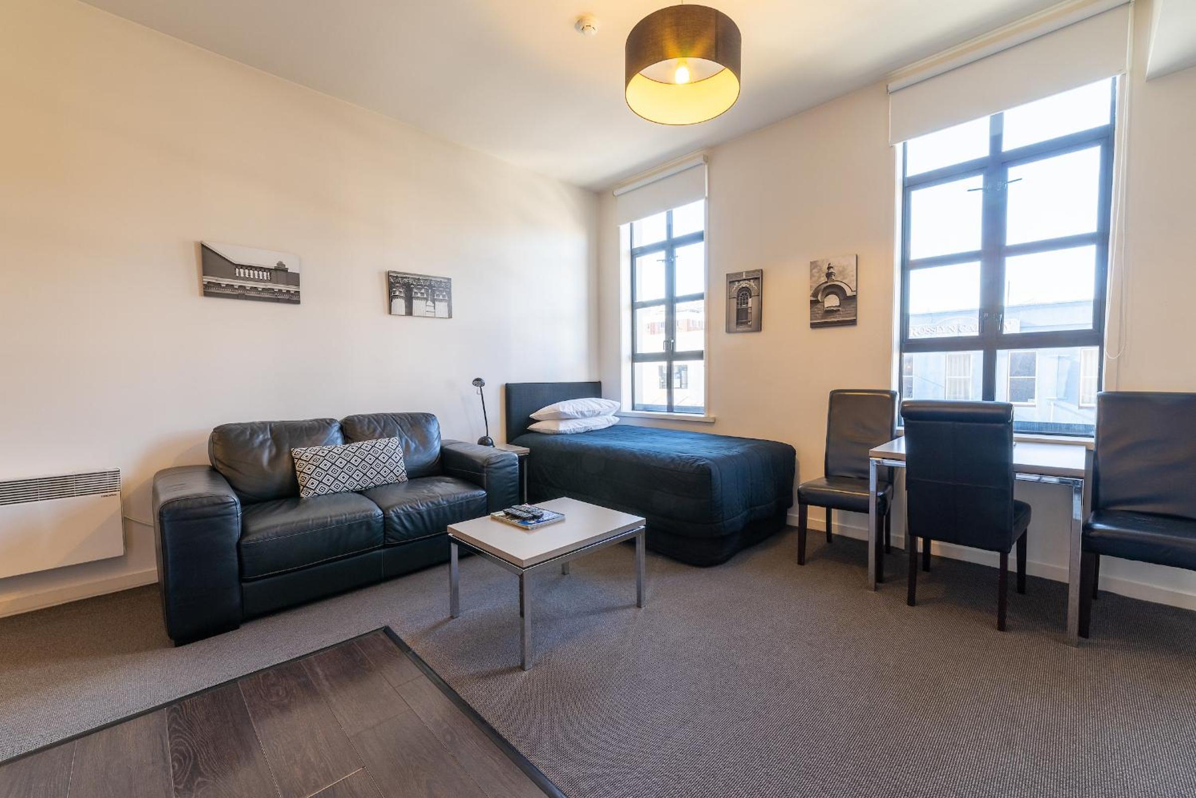 Deluxe One-Bedroom Apartment photo 2