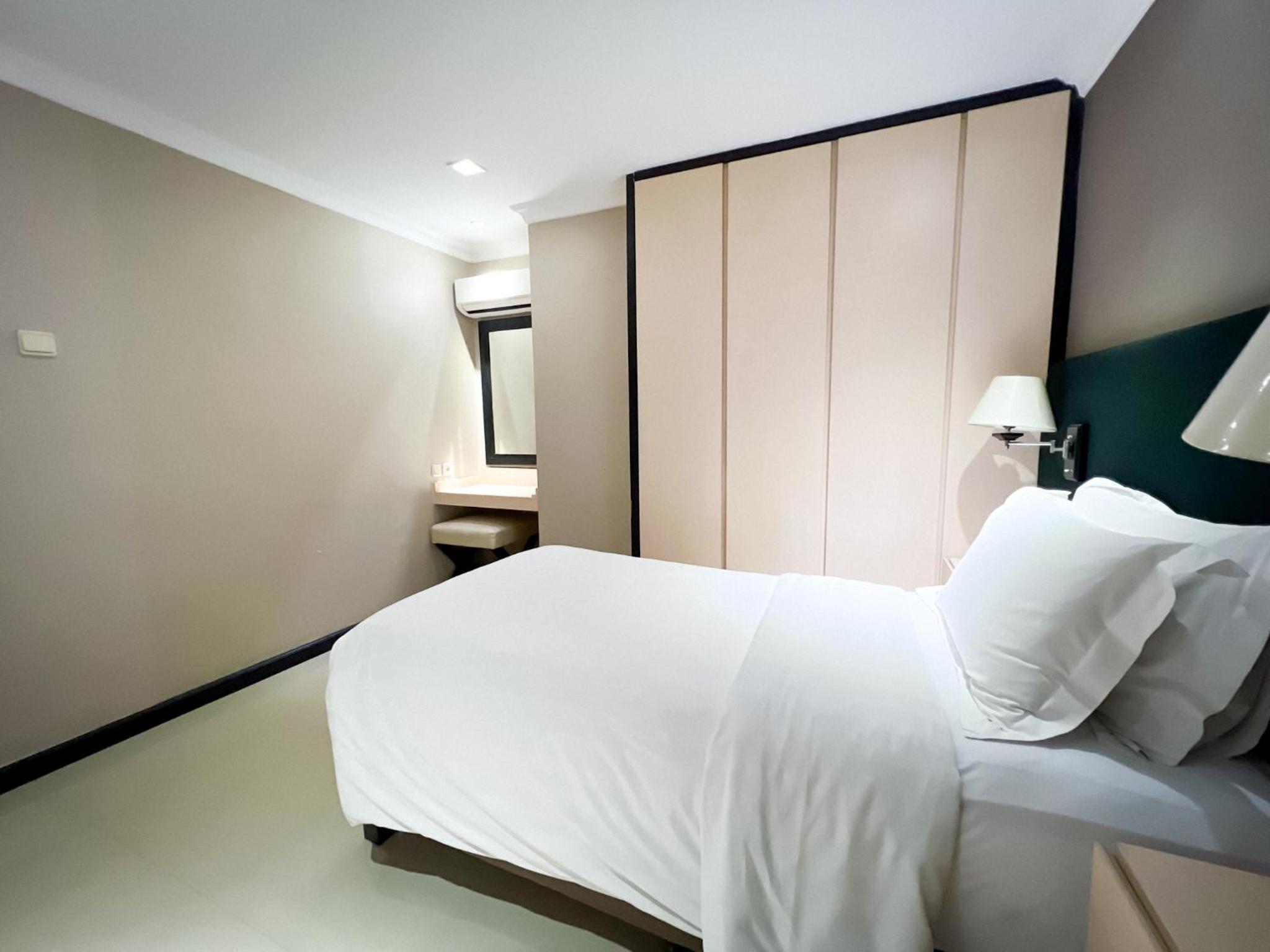 Three-Bedroom Deluxe Apartment - Photo 3