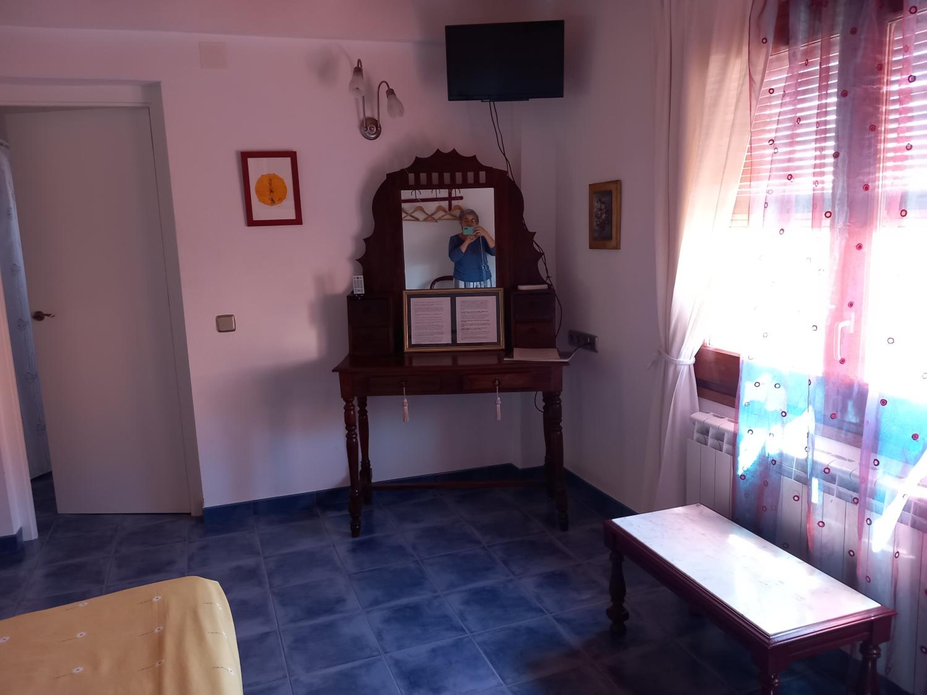 Habitación Triple Básica con Baño Compartido