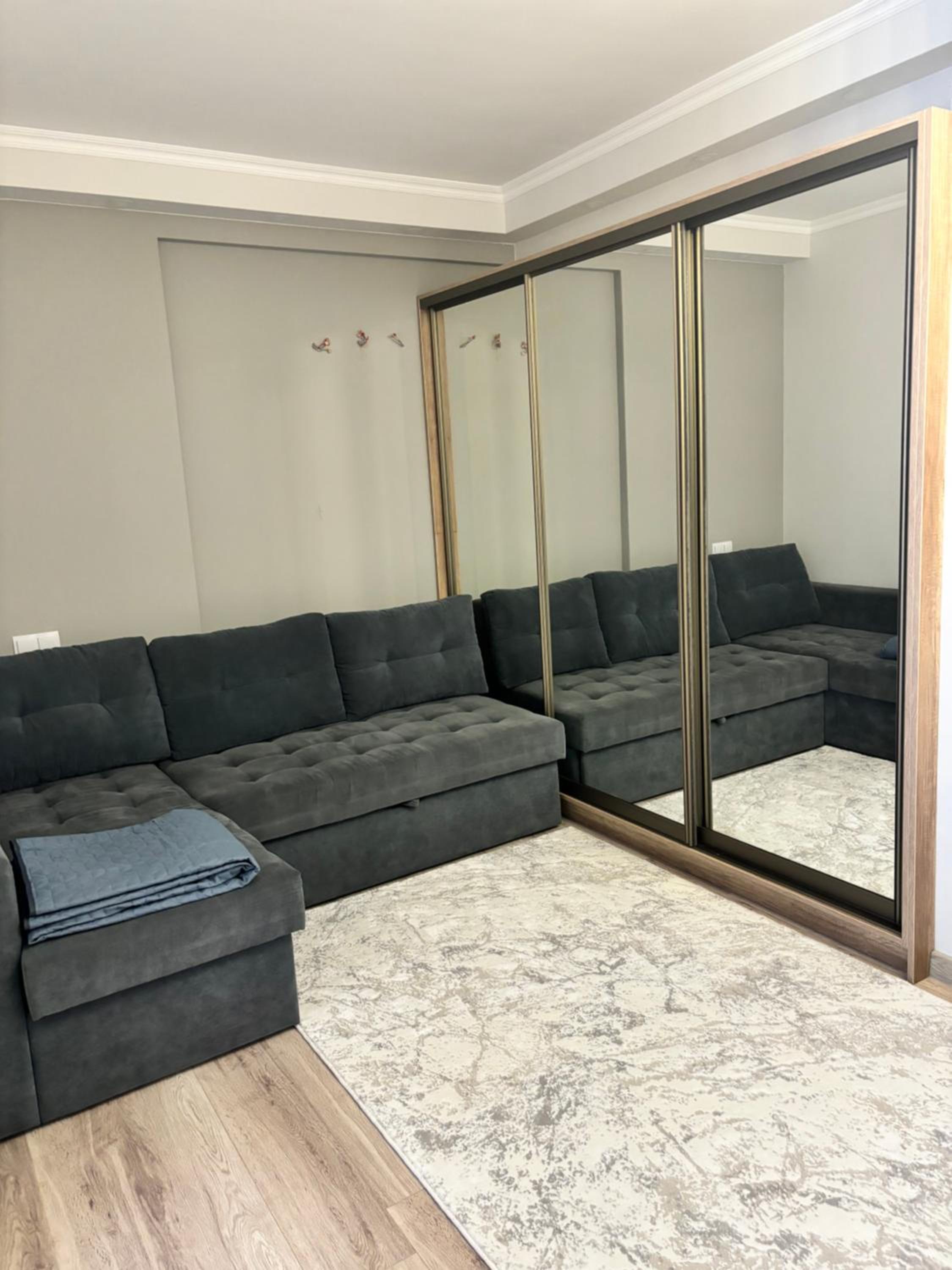 One-Bedroom Apartment photo 1