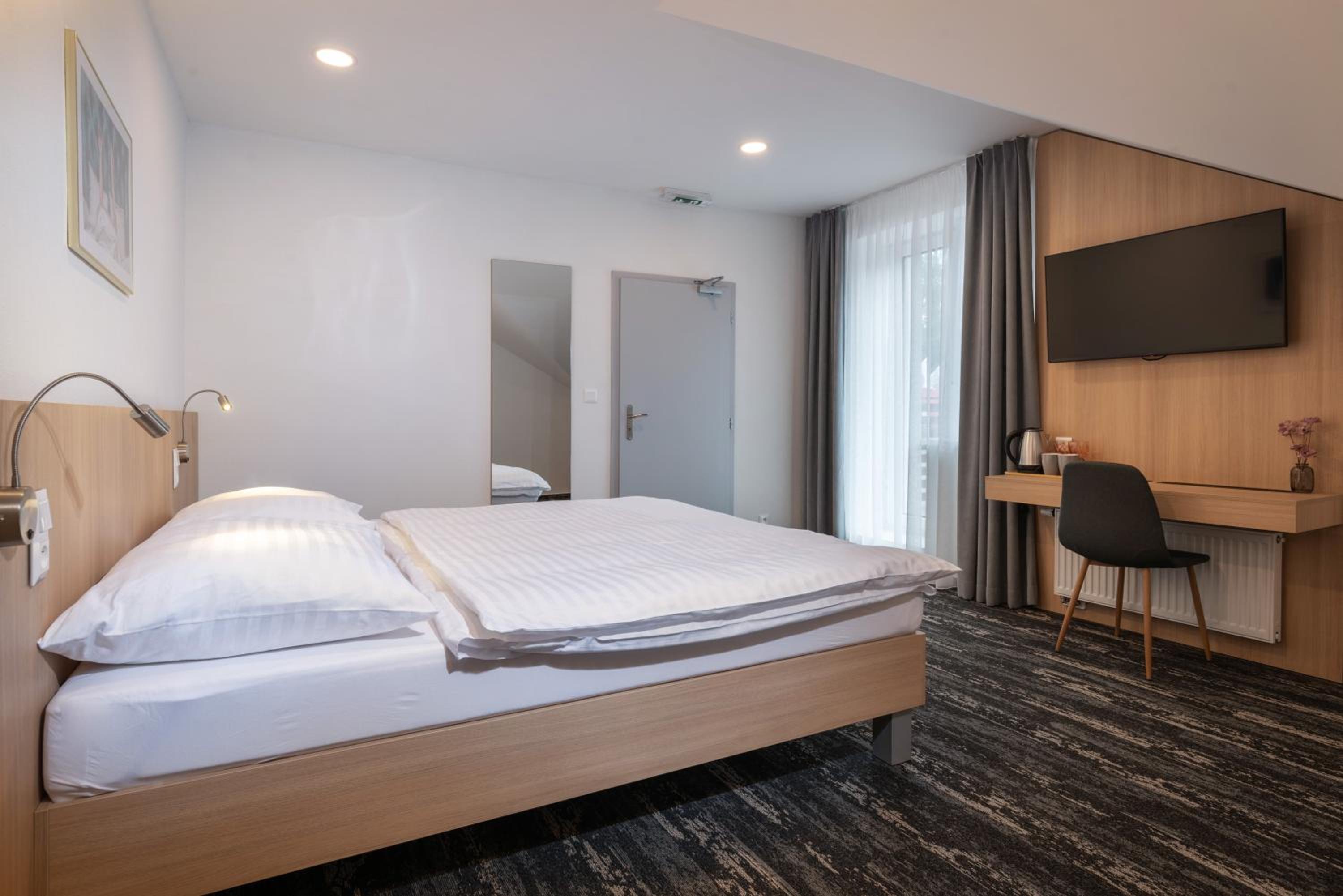 Deluxe Double Room with Balcony photo 1