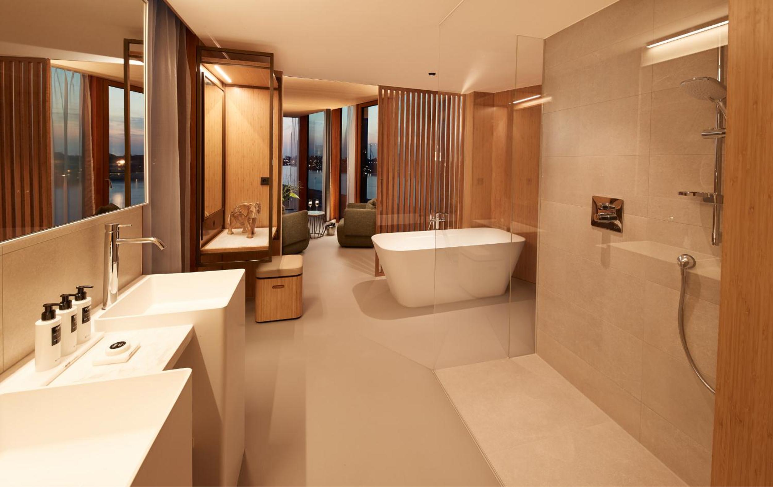 Suite - Photo 2