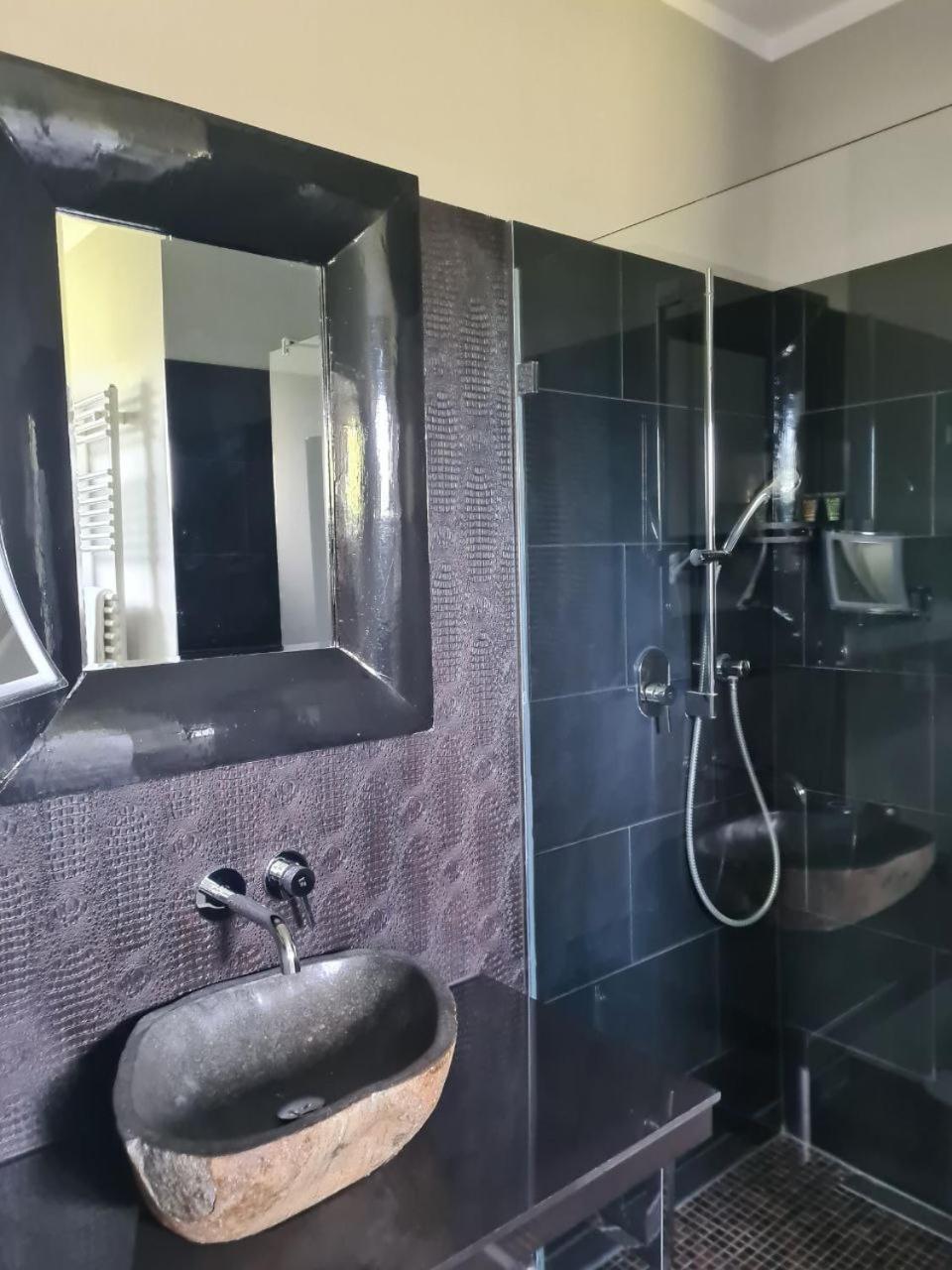Standard Double Room - Photo 2