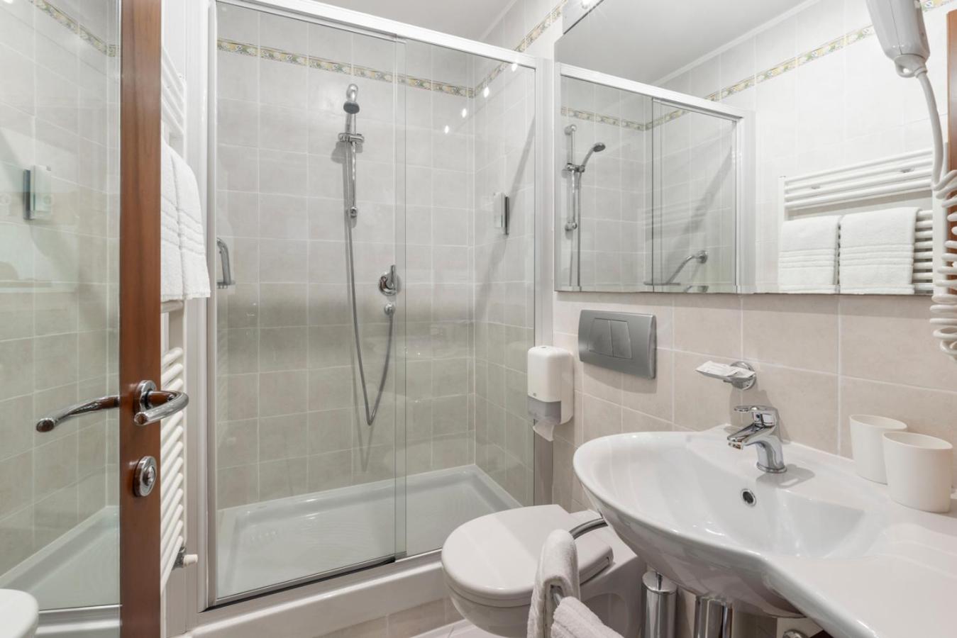 Smart Queen Room - Photo 8