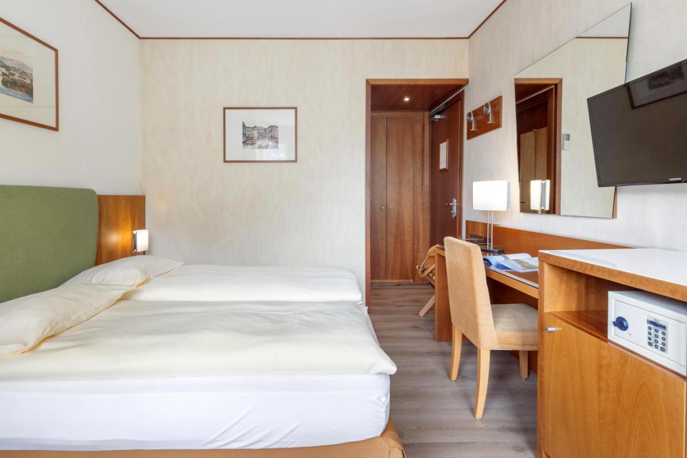 Smart Queen Room - Photo 9