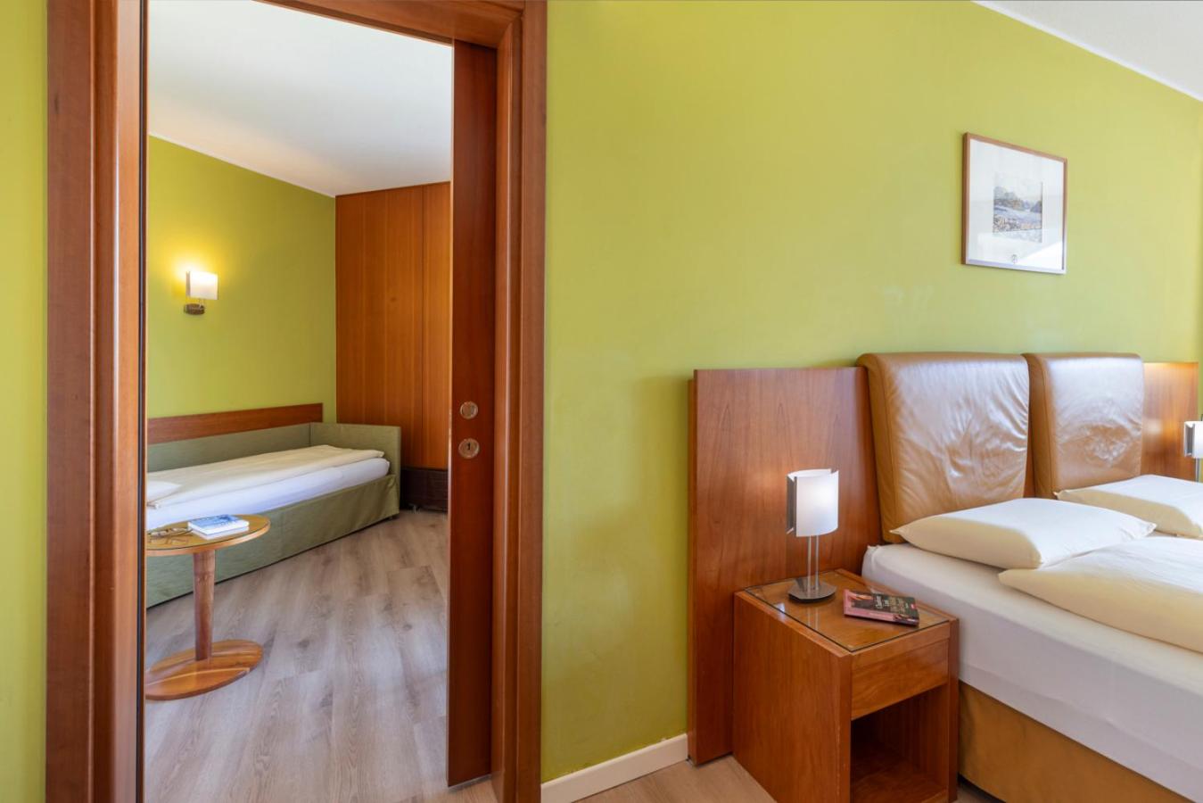 Junior Suite with Partial Lake View - Photo 4